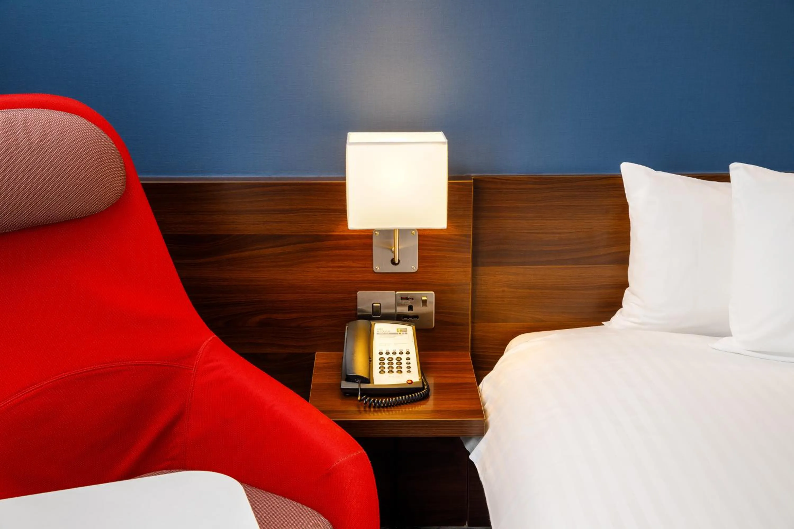 Bed in Holiday Inn Express London - ExCel by IHG