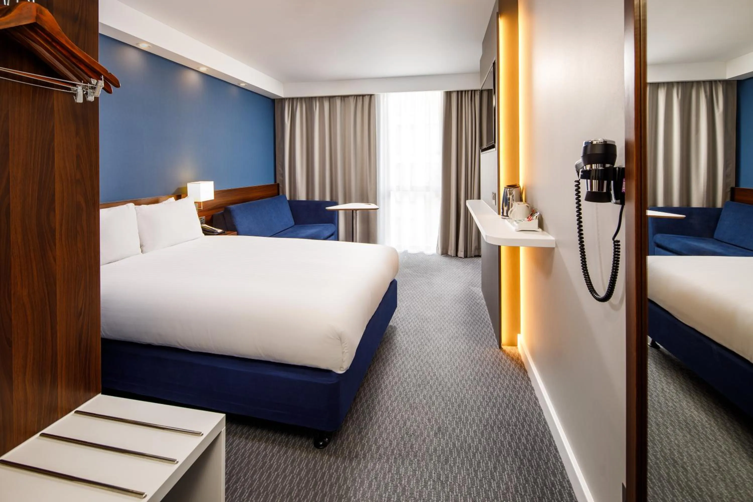 Bed in Holiday Inn Express London - ExCel by IHG
