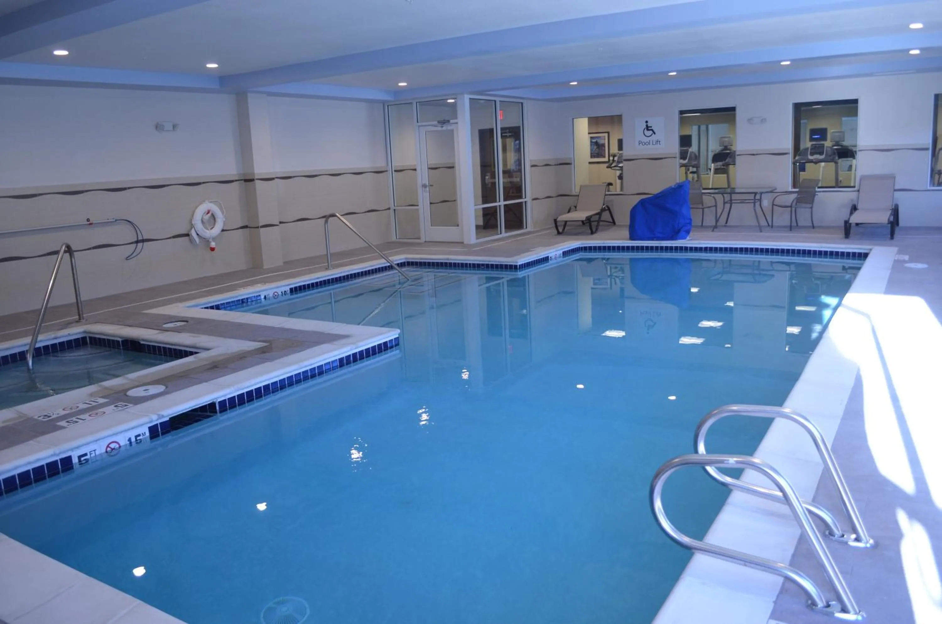 Swimming pool in Holiday Inn Express & Suites Golden by IHG
