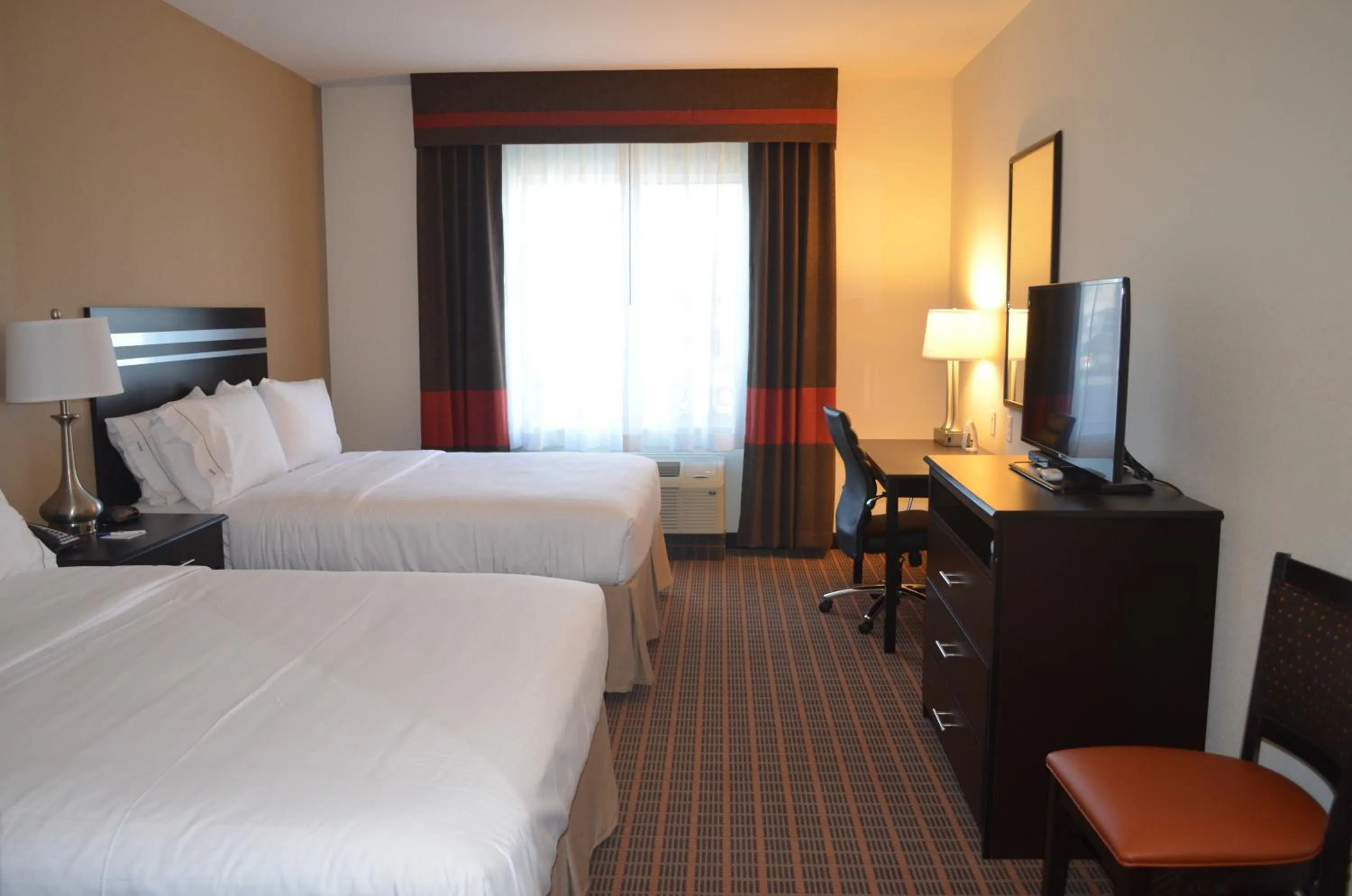 Photo of the whole room, Bed in Holiday Inn Express & Suites Golden by IHG