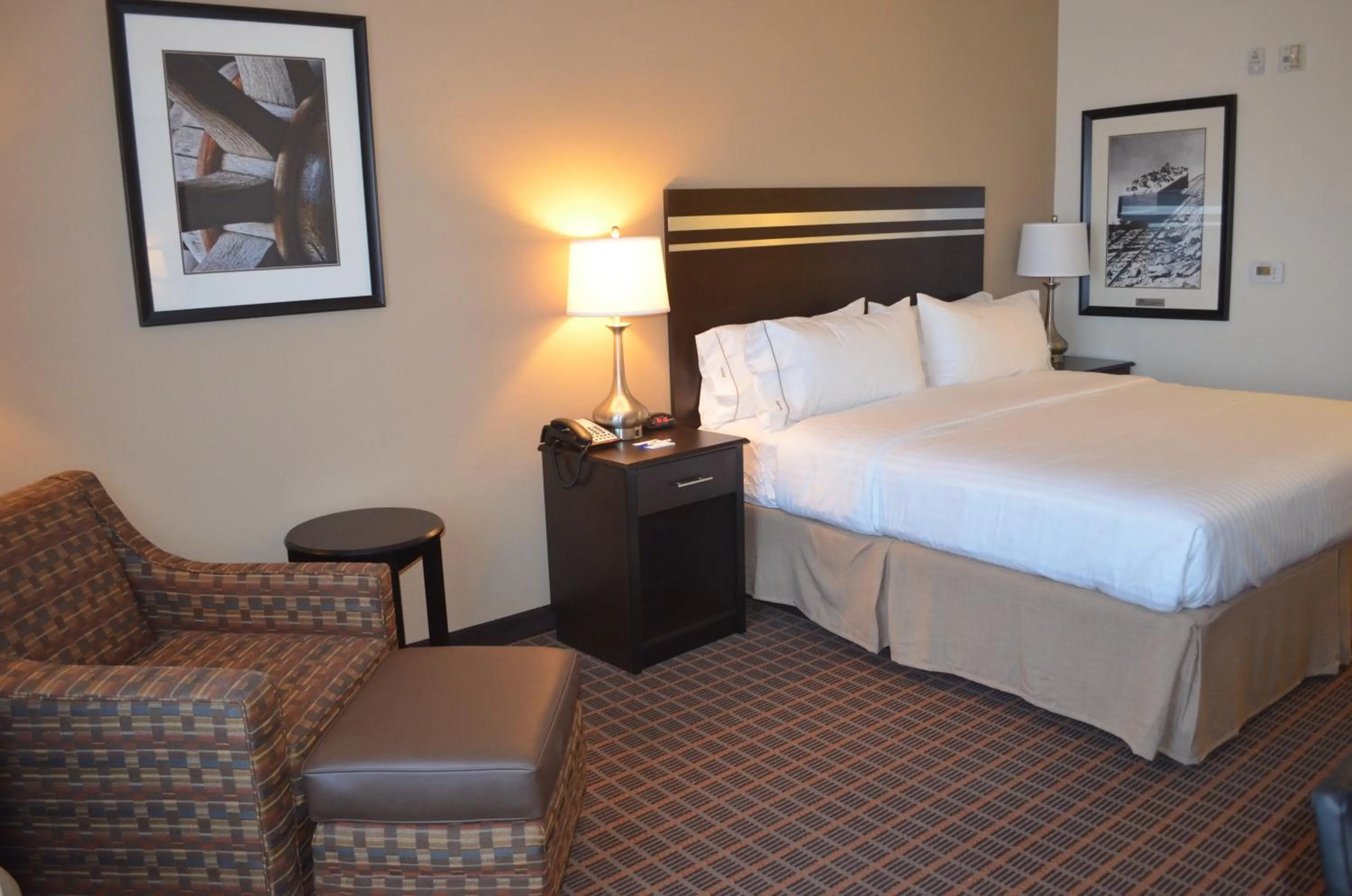 Photo of the whole room, Bed in Holiday Inn Express & Suites Golden by IHG