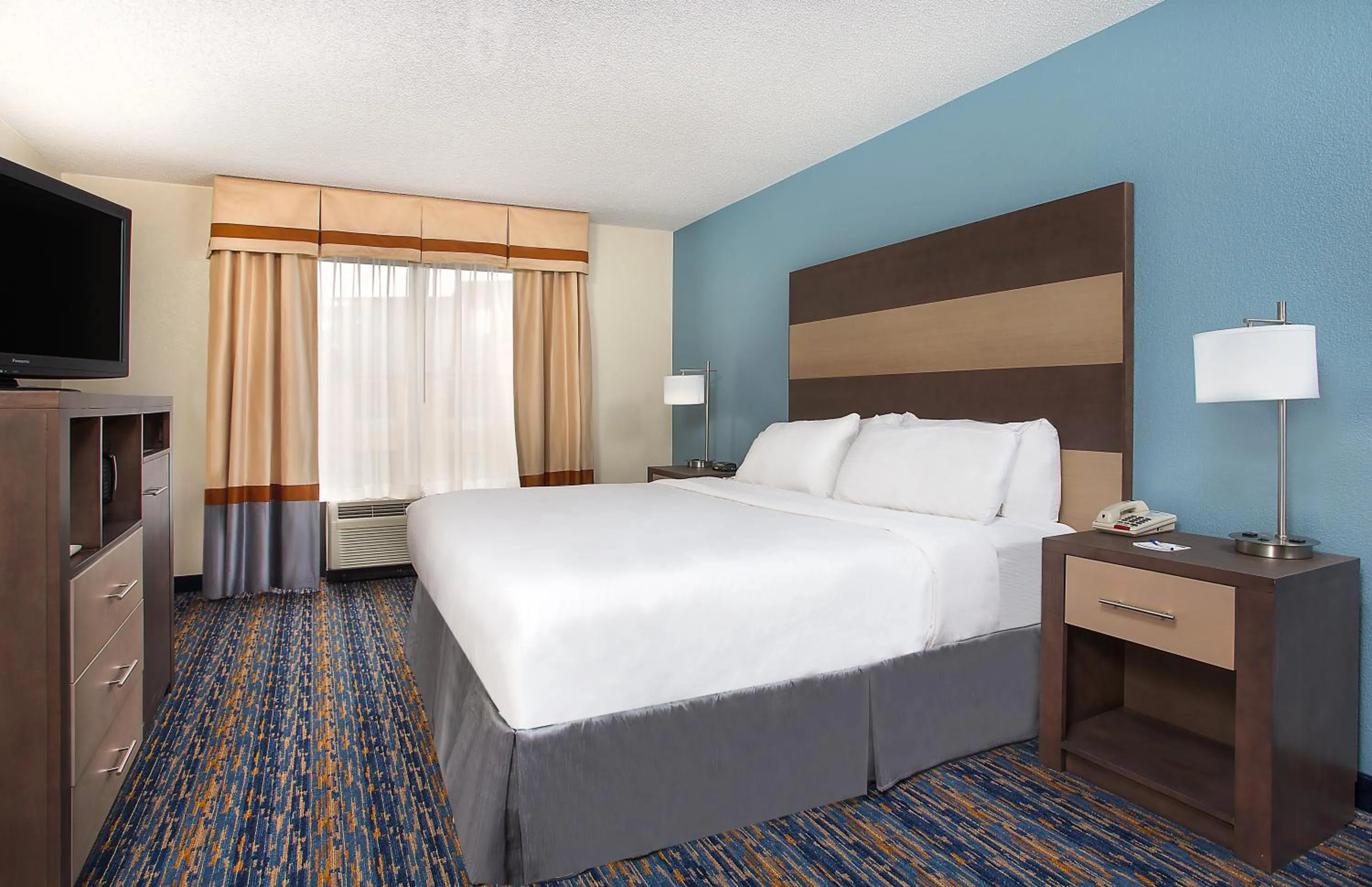 Photo of the whole room, Bed in Holiday Inn Express Berea by IHG