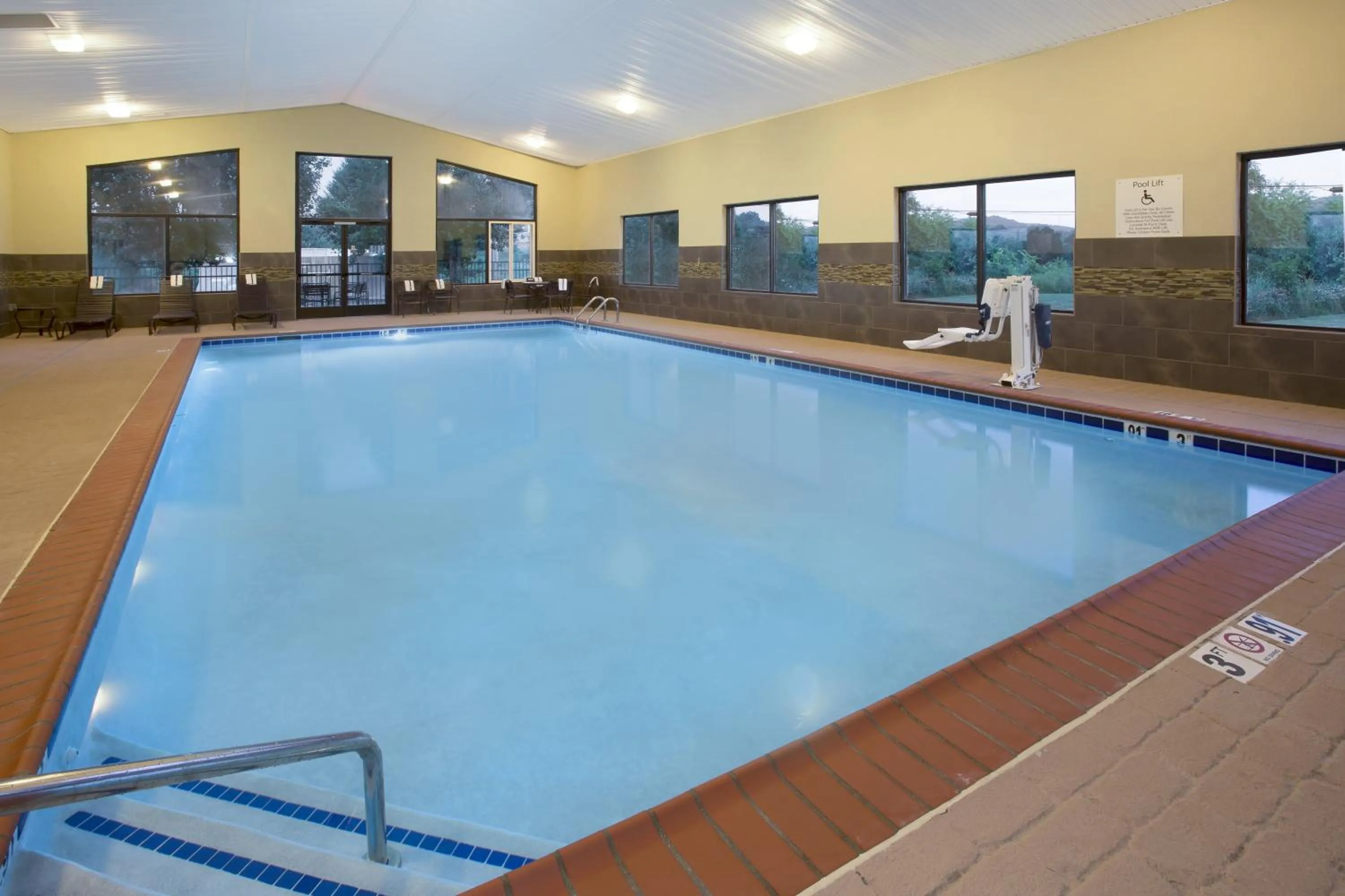 Swimming pool in Holiday Inn Express Berea by IHG