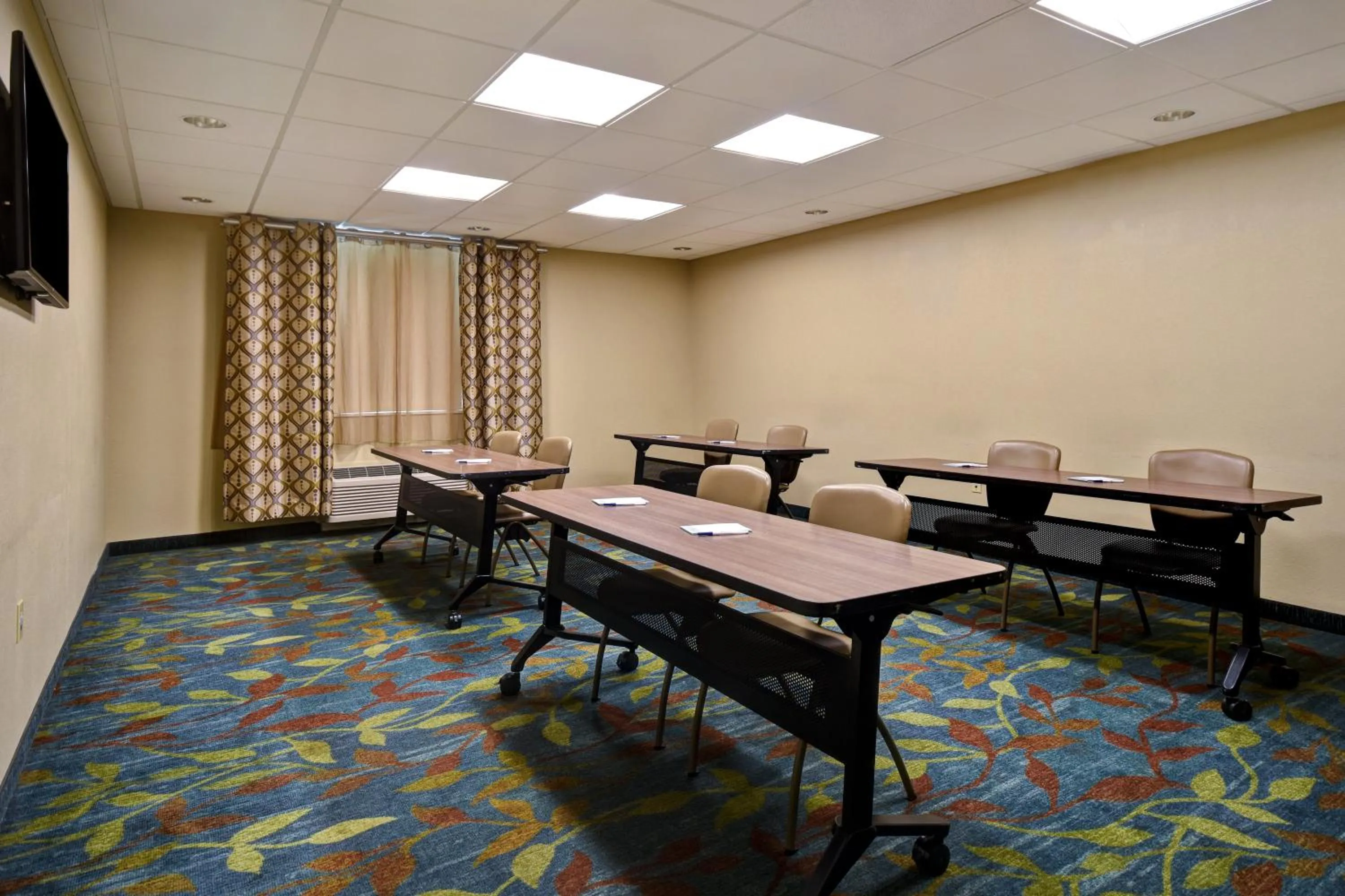 Meeting/conference room in Candlewood Suites St Clairsville Wheeling Area by IHG