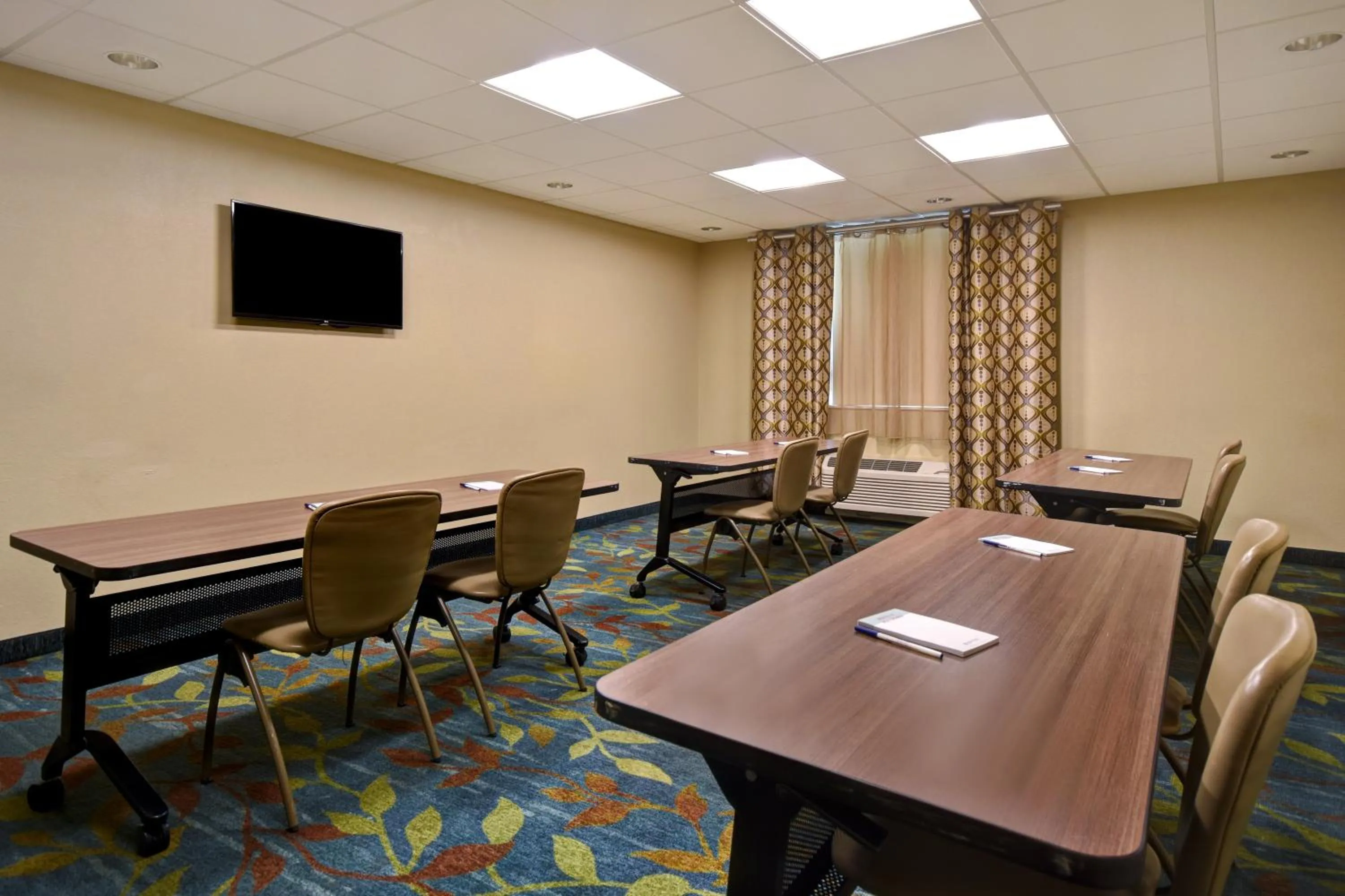 Meeting/conference room in Candlewood Suites St Clairsville Wheeling Area by IHG