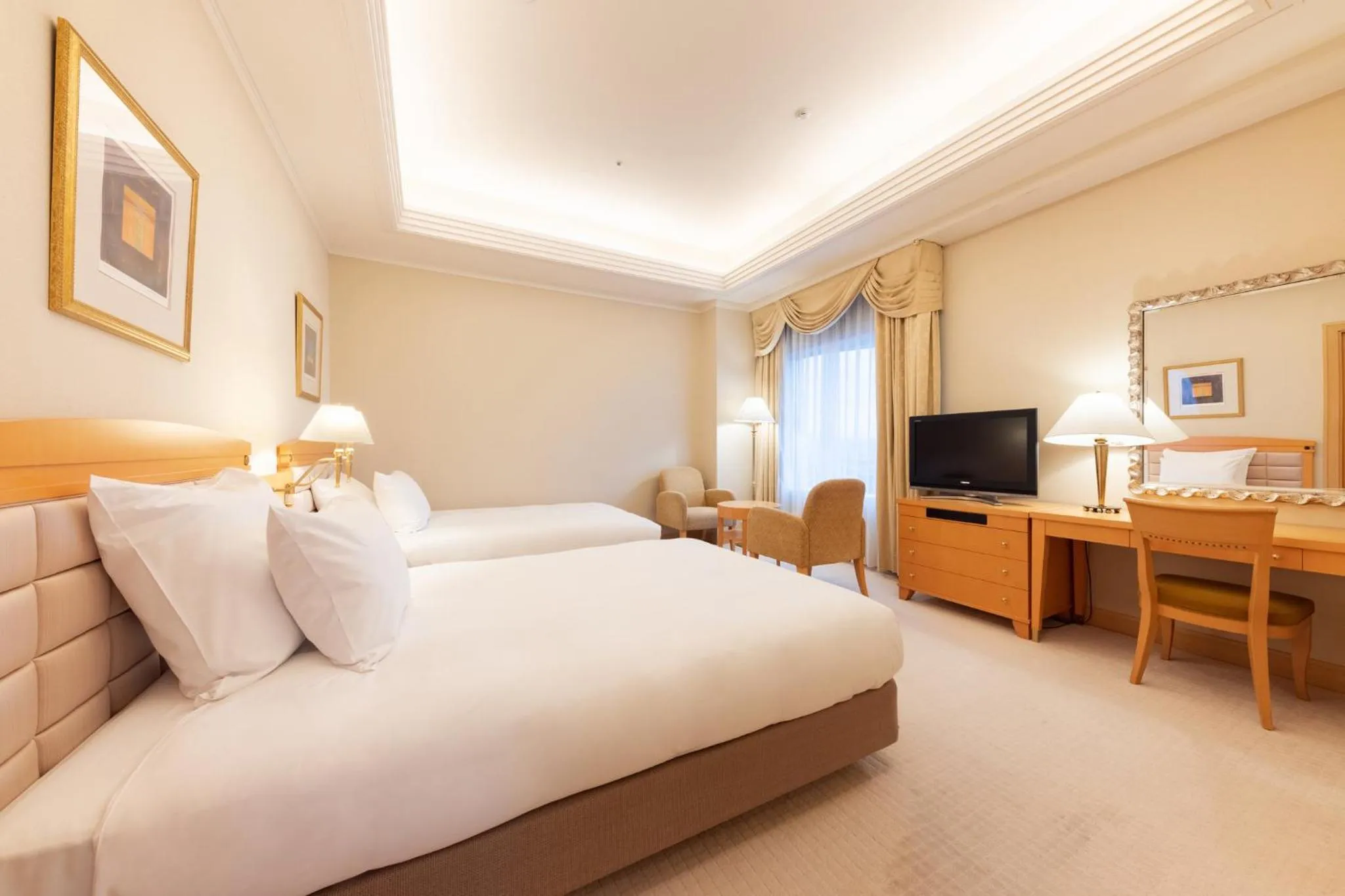 Photo of the whole room, Bed in ANA Crowne Plaza Toyama by IHG