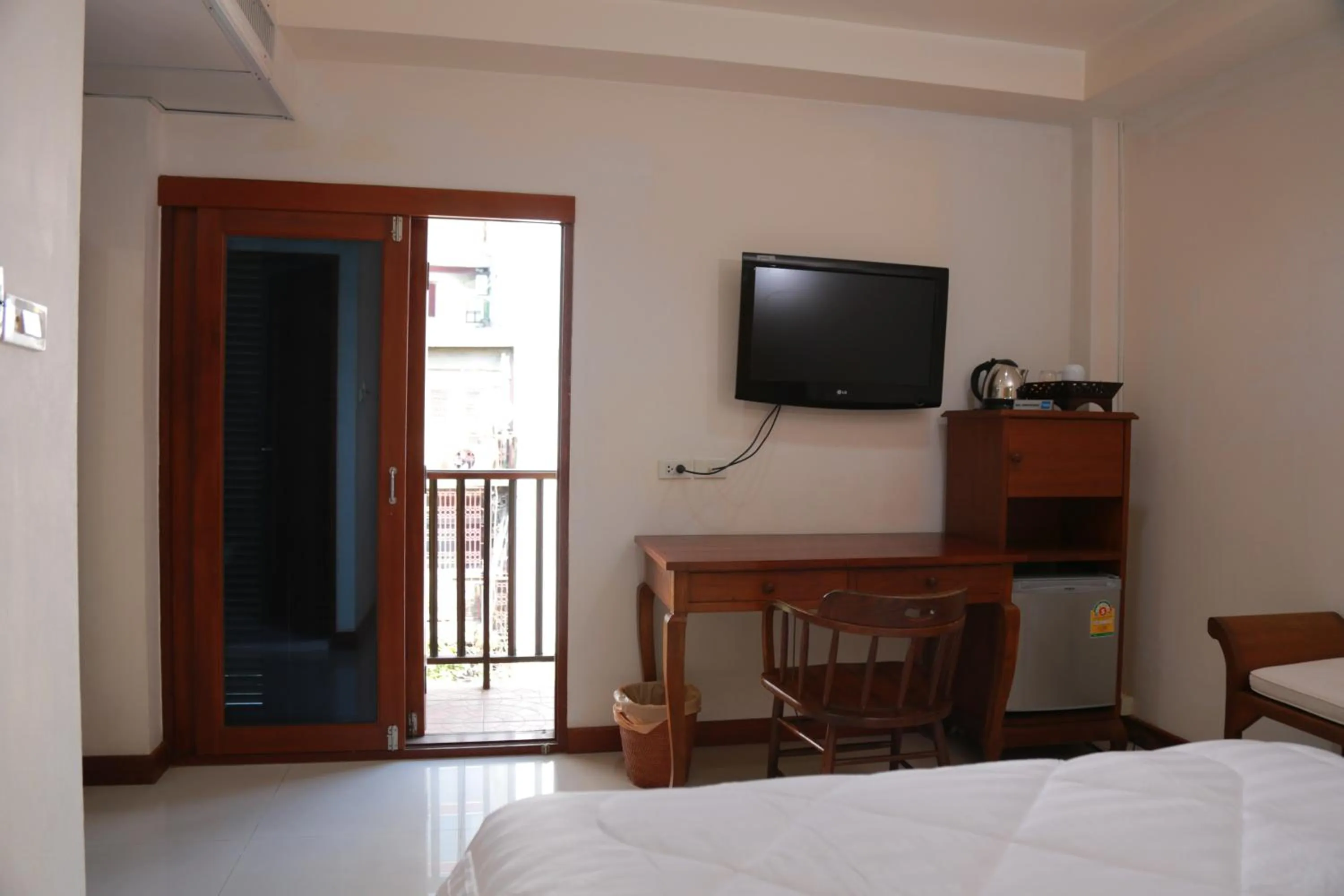 Communal lounge/ TV room, Bed in UPAR Hotels Silom