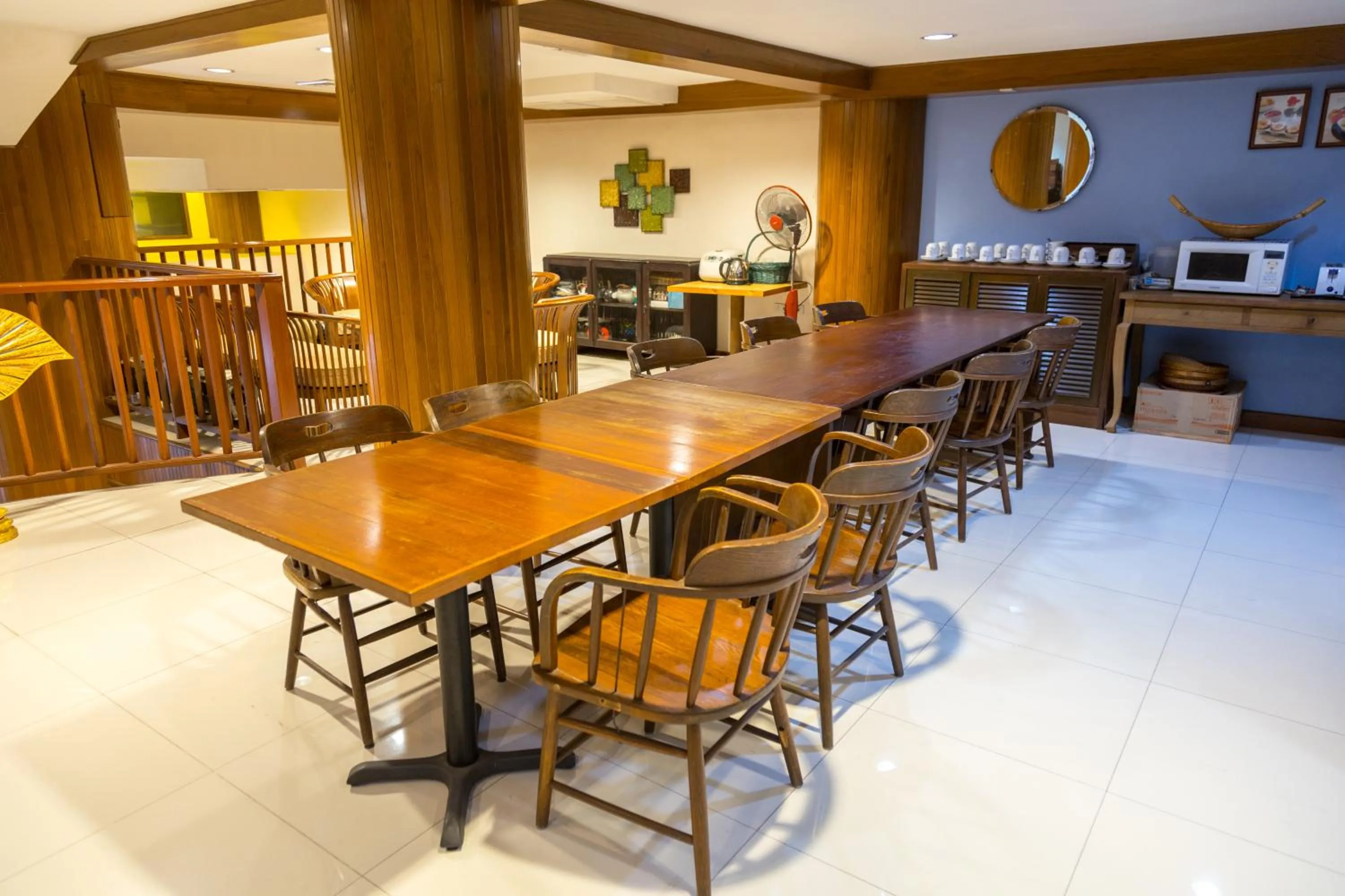 Communal lounge/ TV room in UPAR Hotels Silom