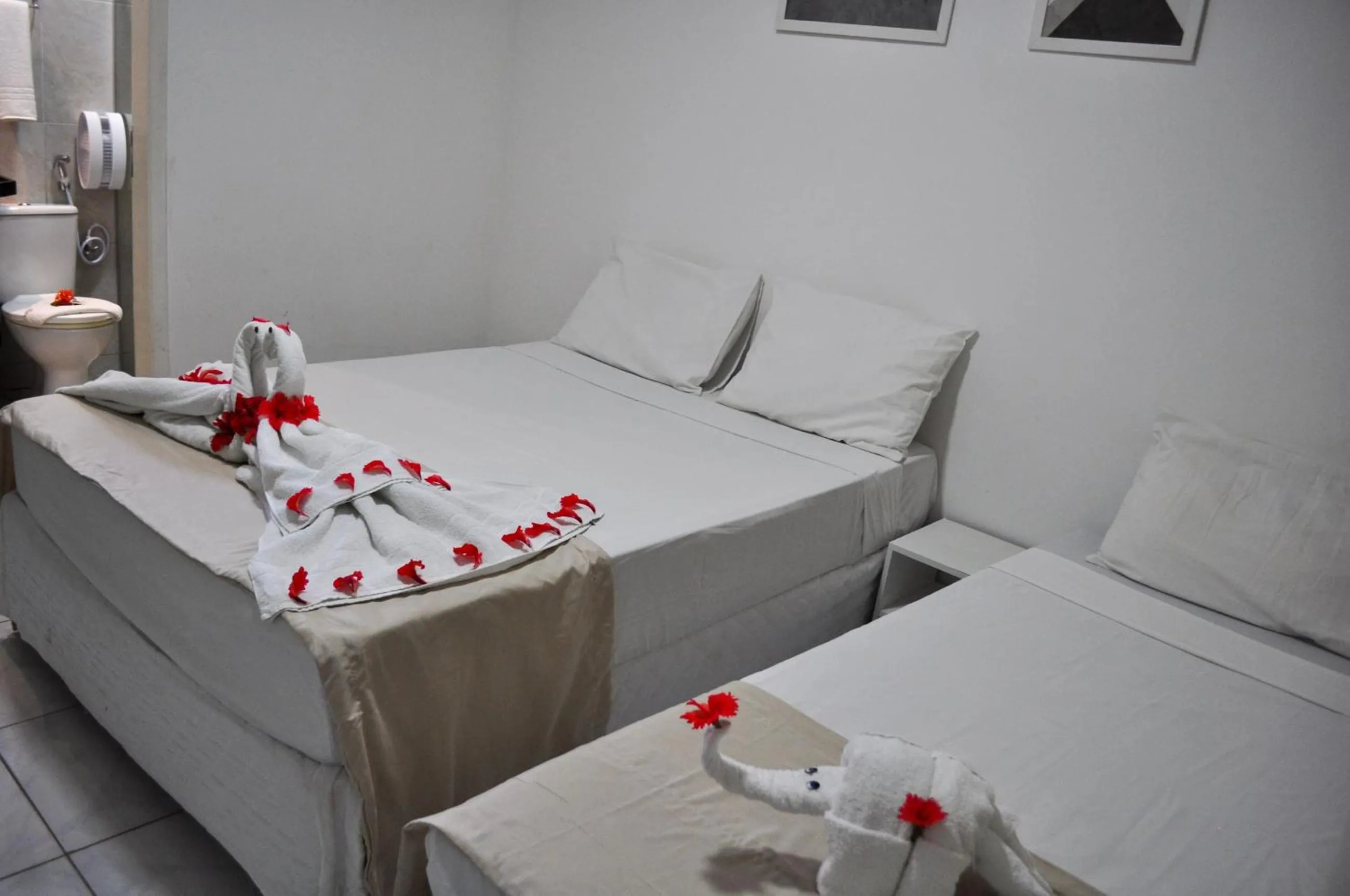 Photo of the whole room, Bed in Pousada Joia Rara