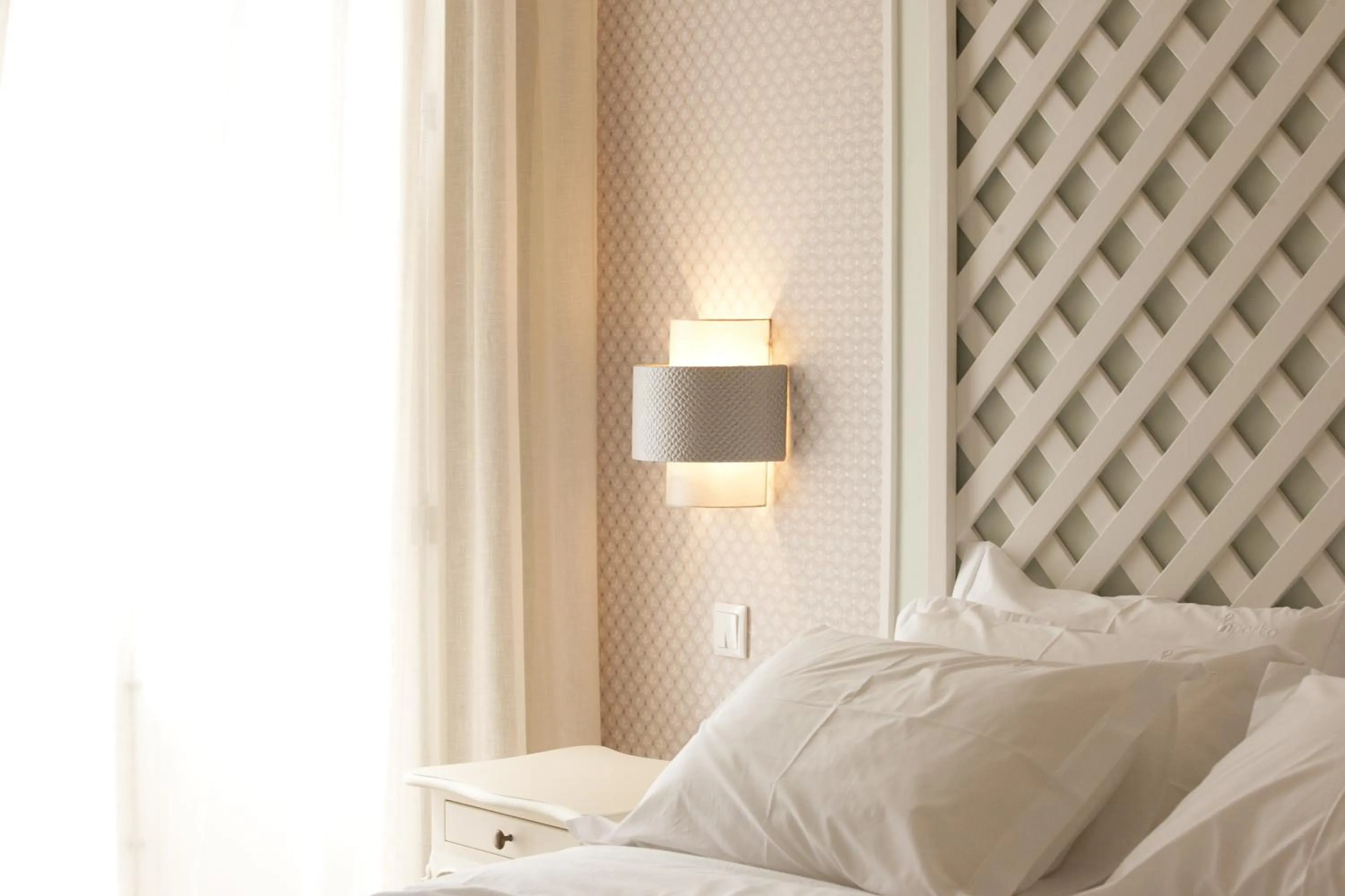 Decorative detail, Bed in In Porto Gallery Guesthouse