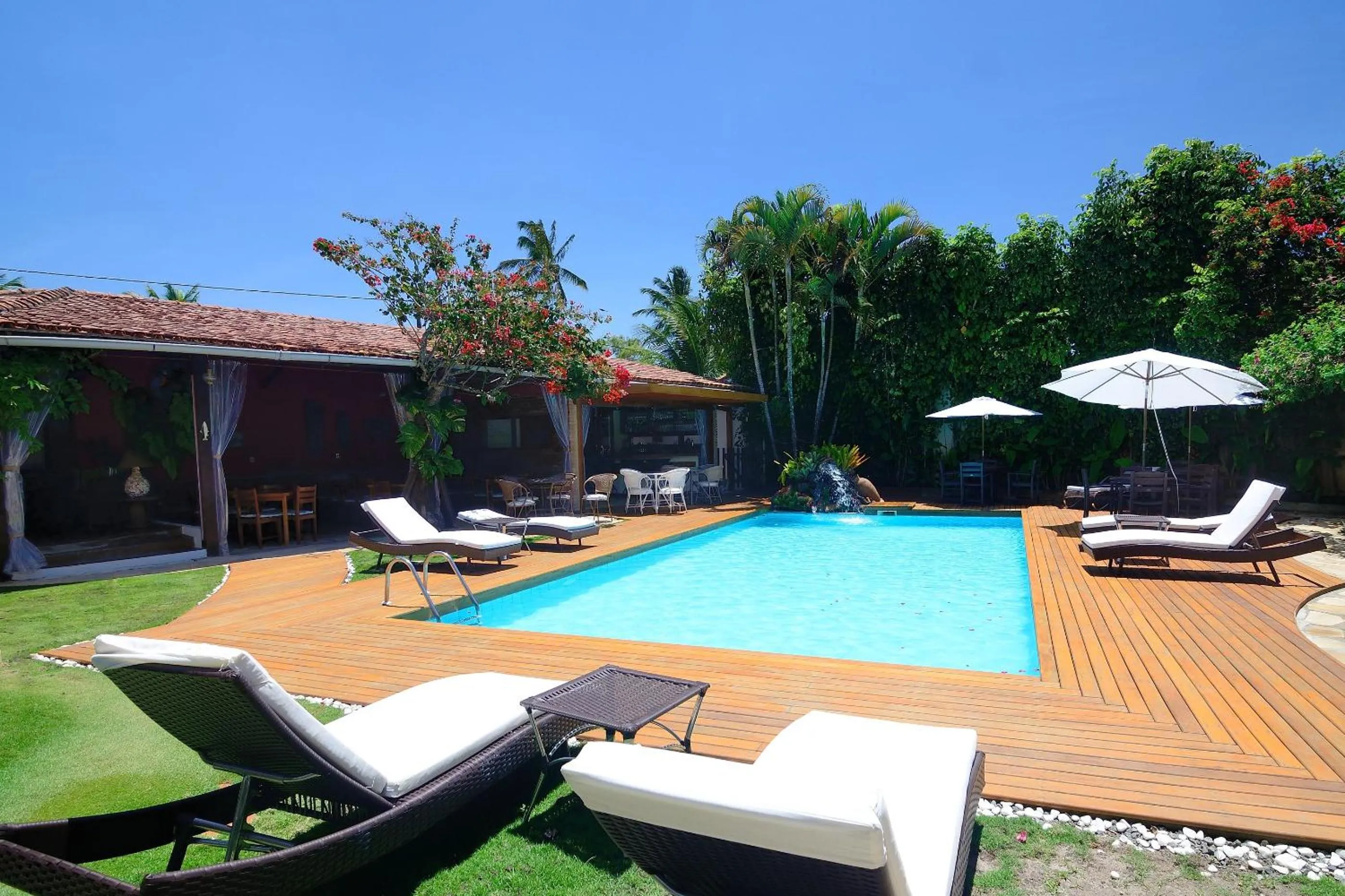 Swimming pool in Pousada Casa de Maria