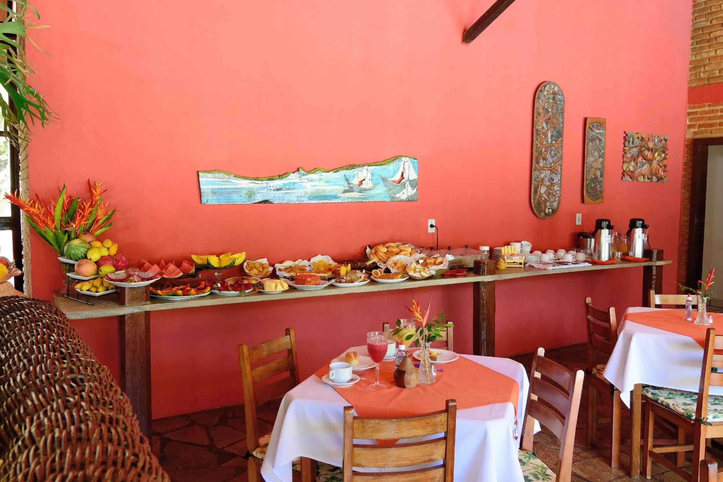 Buffet breakfast in Pousada Casa de Maria