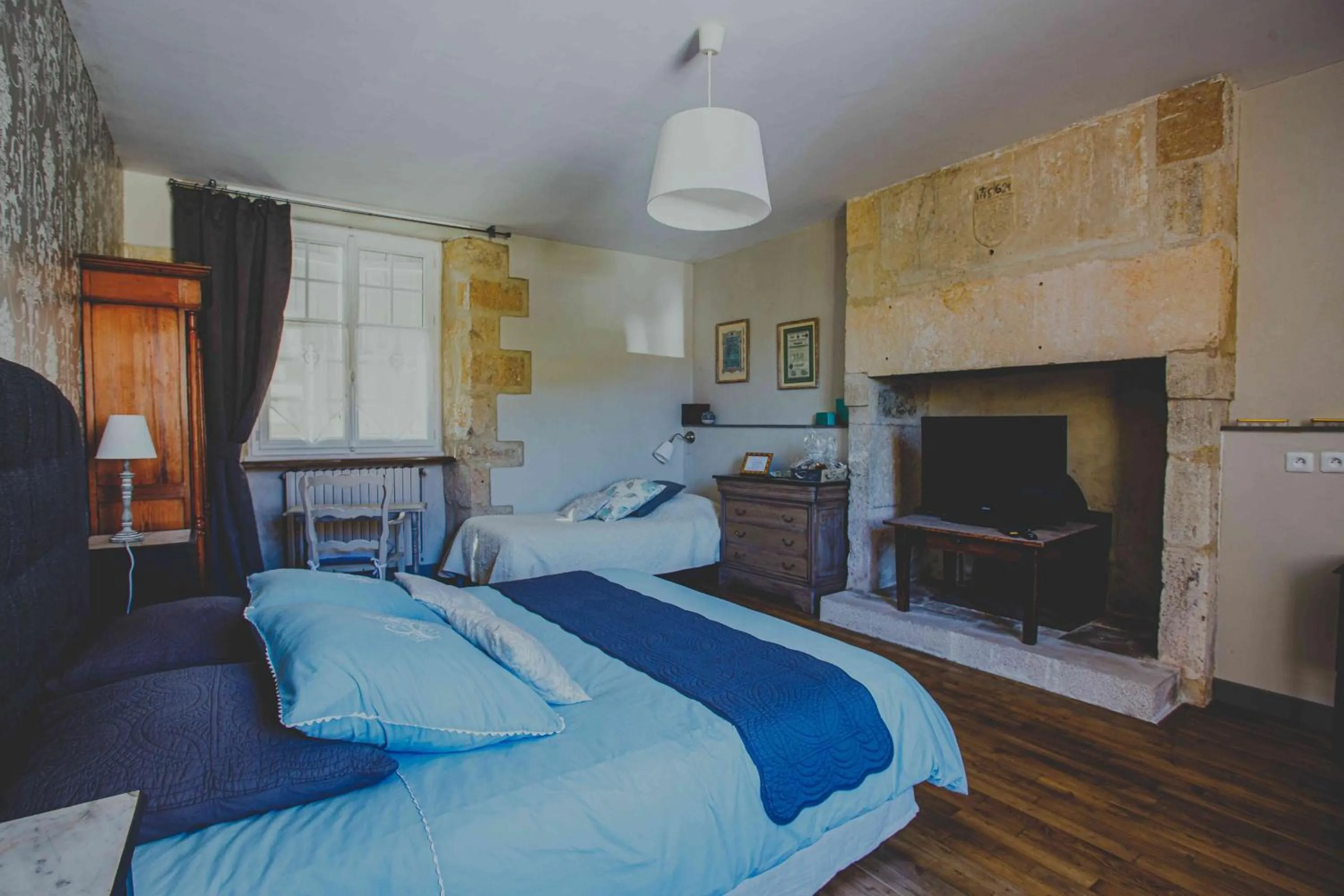 Photo of the whole room, Bed in Chambre d'hôtes Au jardin de la Bachellerie