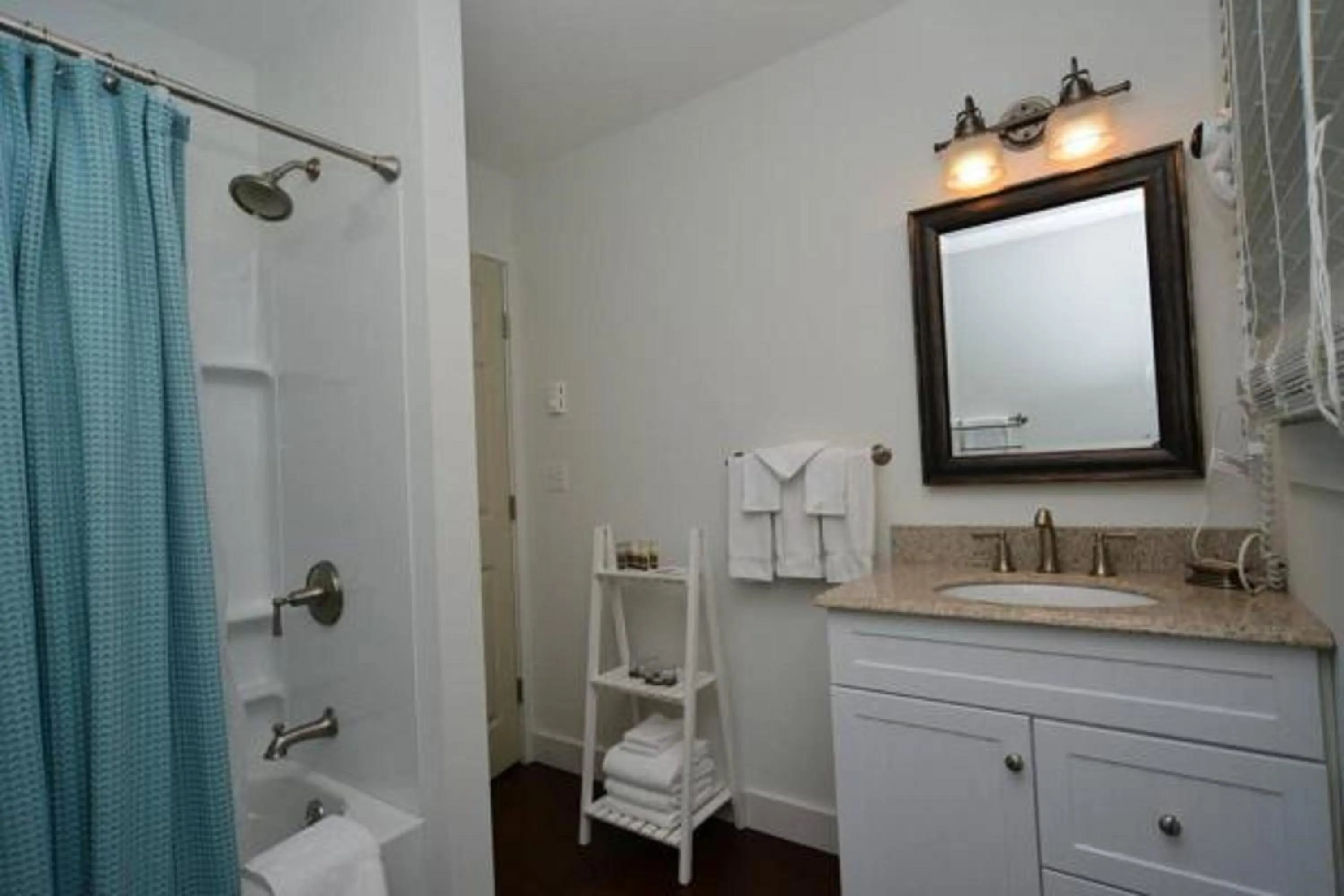 Bathroom in Newagen Seaside Inn