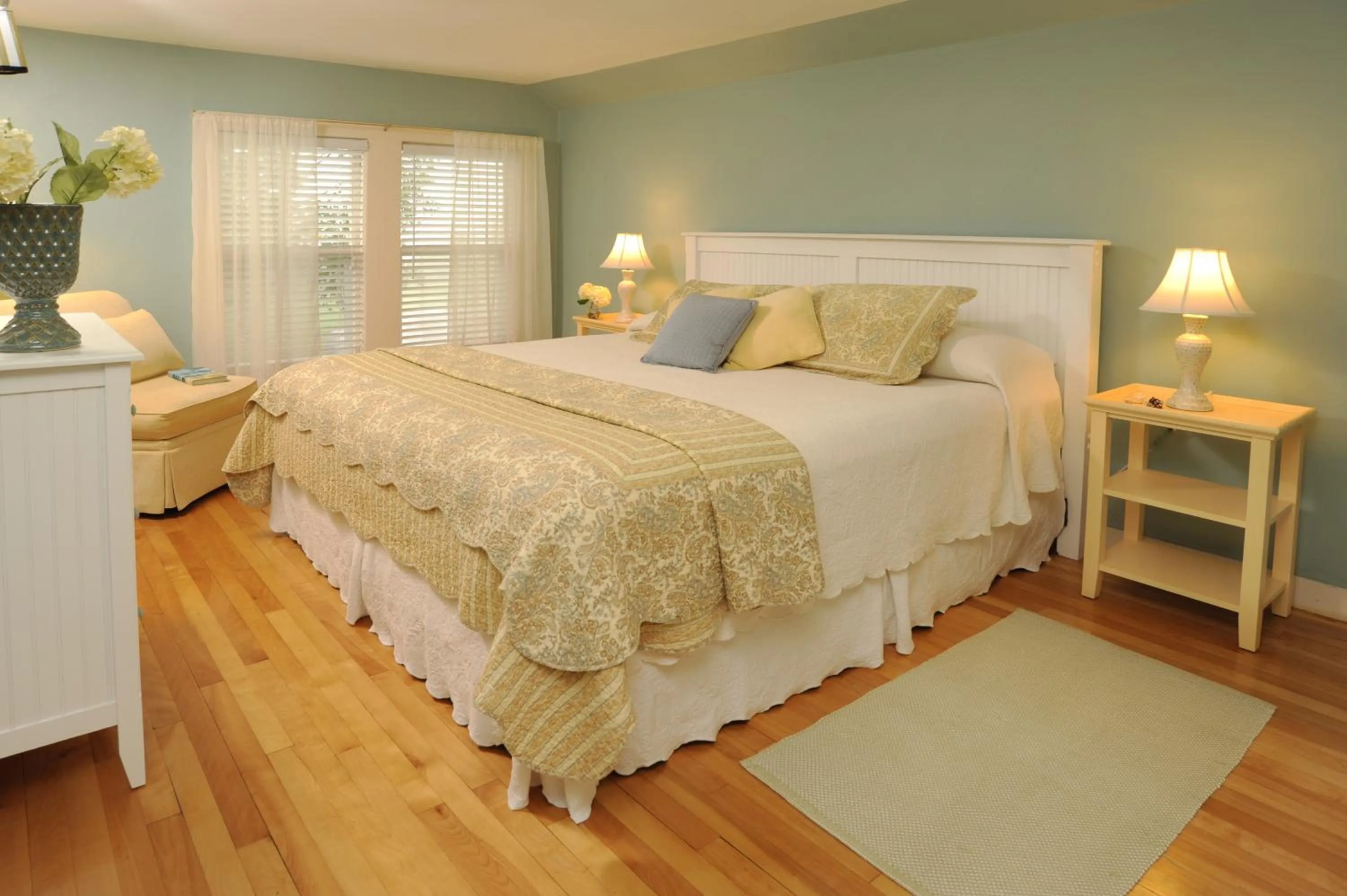 Bed in Newagen Seaside Inn