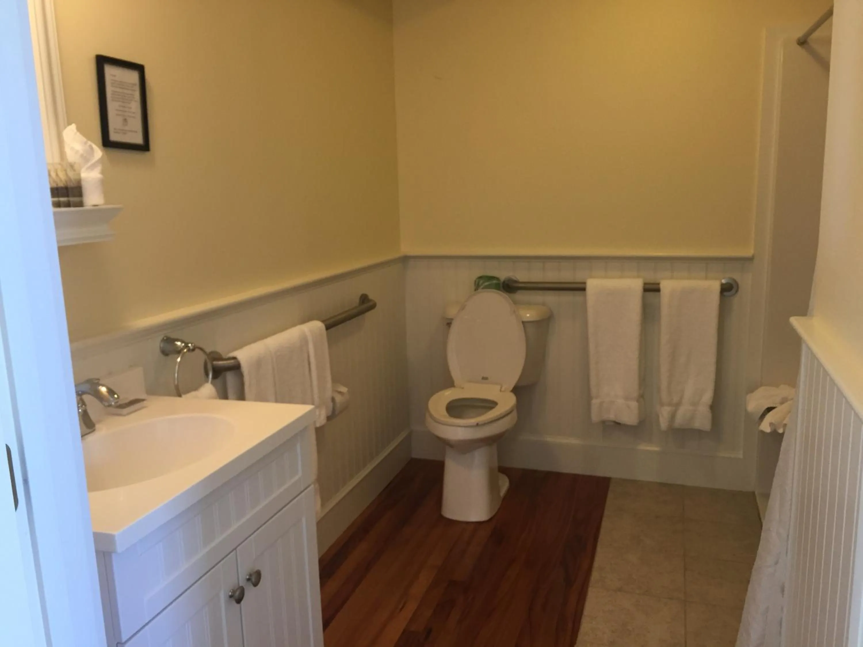 Bathroom in Newagen Seaside Inn