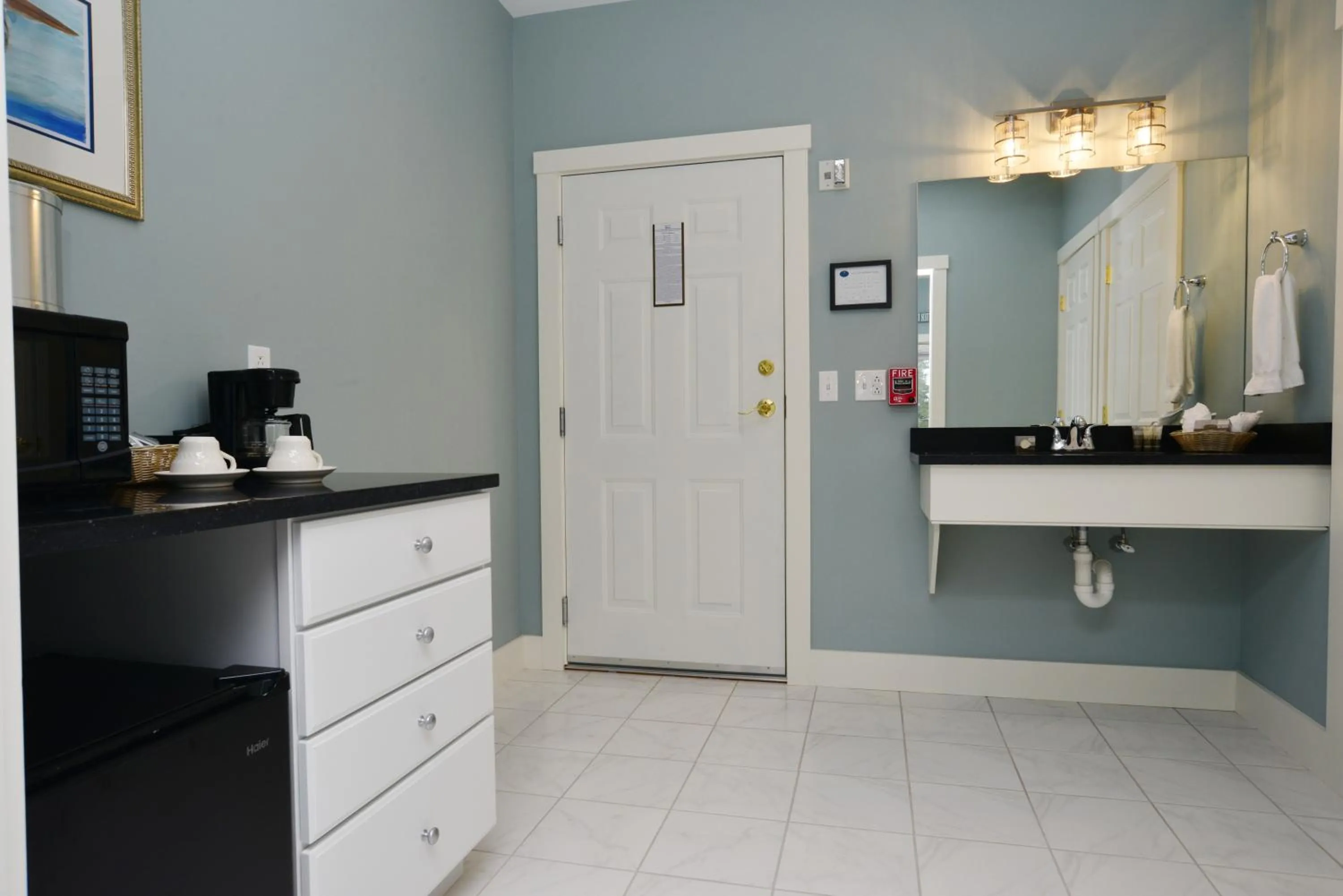 Bathroom in Newagen Seaside Inn