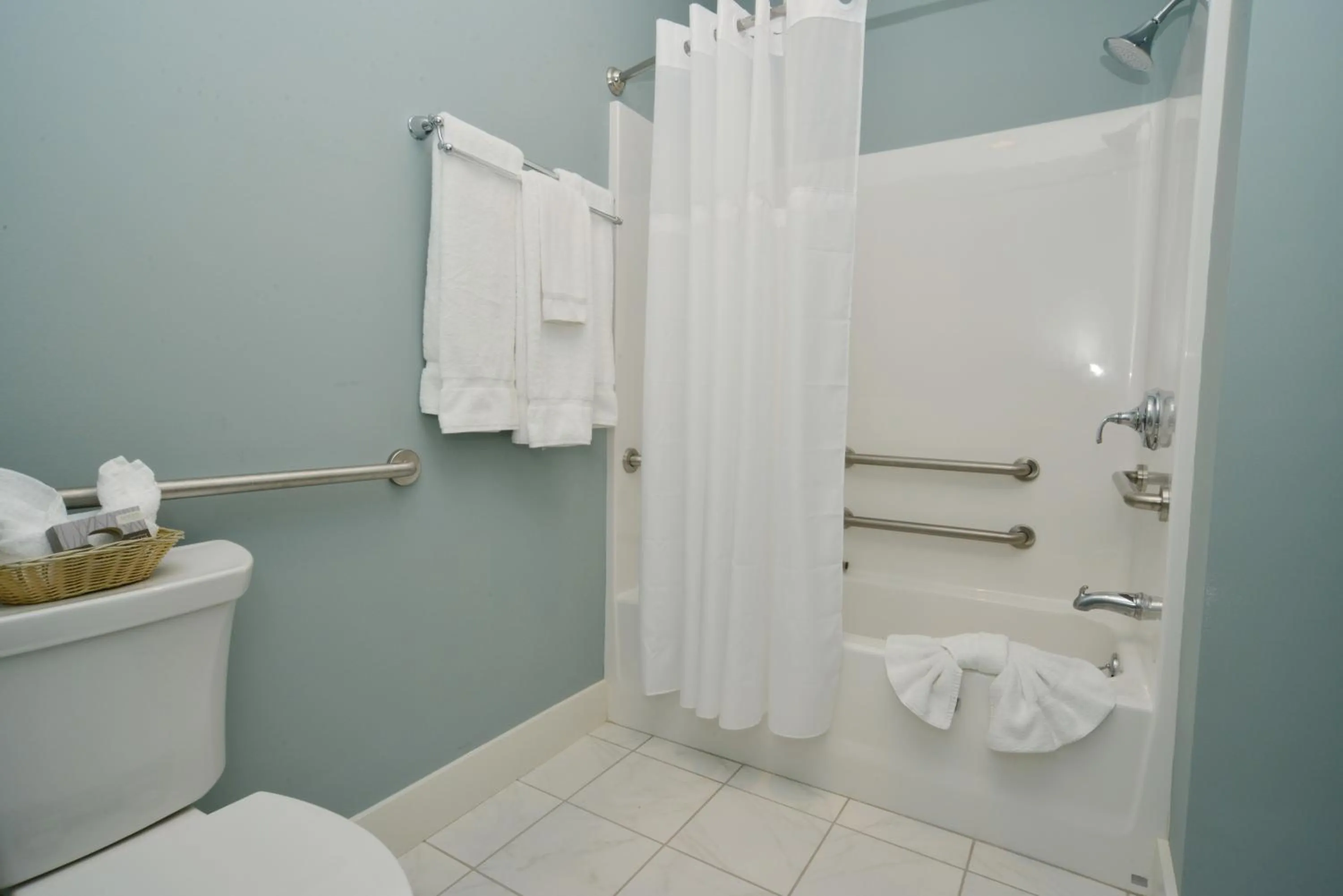 Shower in Newagen Seaside Inn