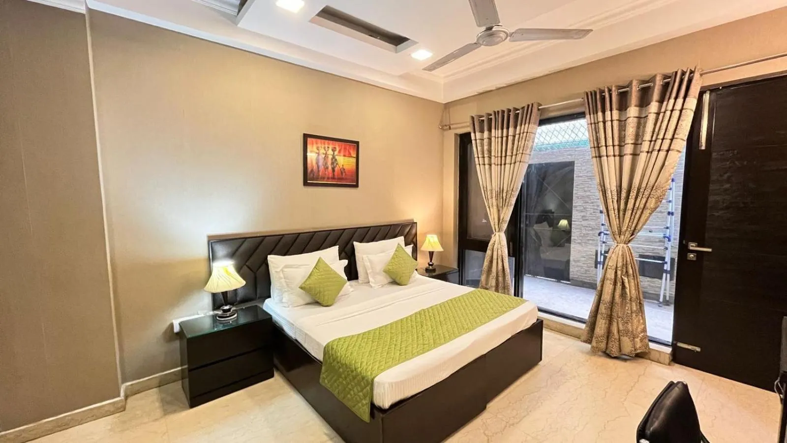 Bed in Abode Residency near USA Embassy Delhi Safdarjung Enclave New Delhi