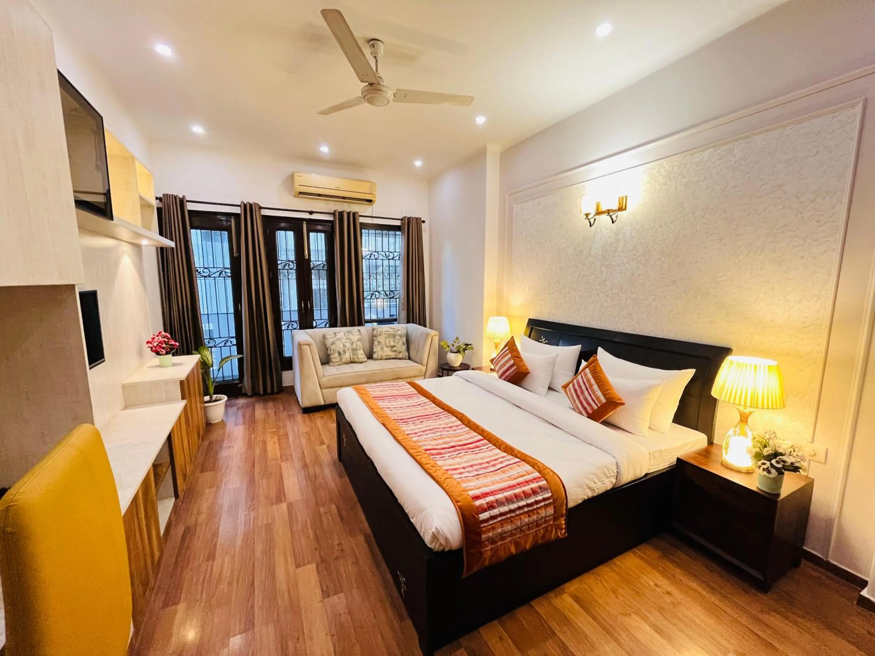 Bed in Abode Residency near USA Embassy Delhi Safdarjung Enclave New Delhi