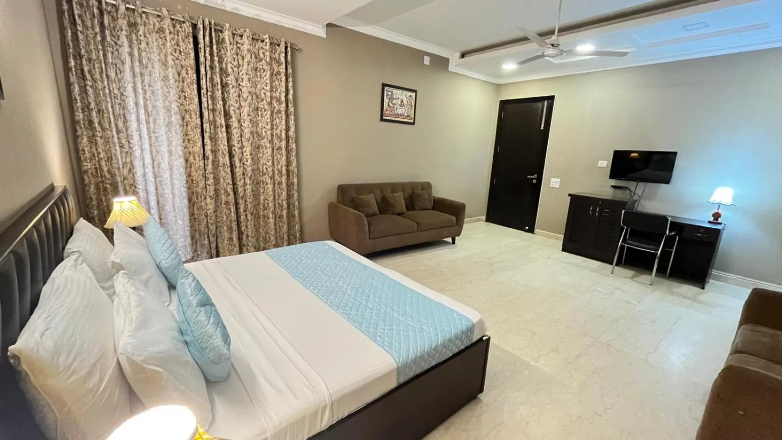 Communal lounge/ TV room, Bed in Abode Residency near USA Embassy Delhi Safdarjung Enclave New Delhi