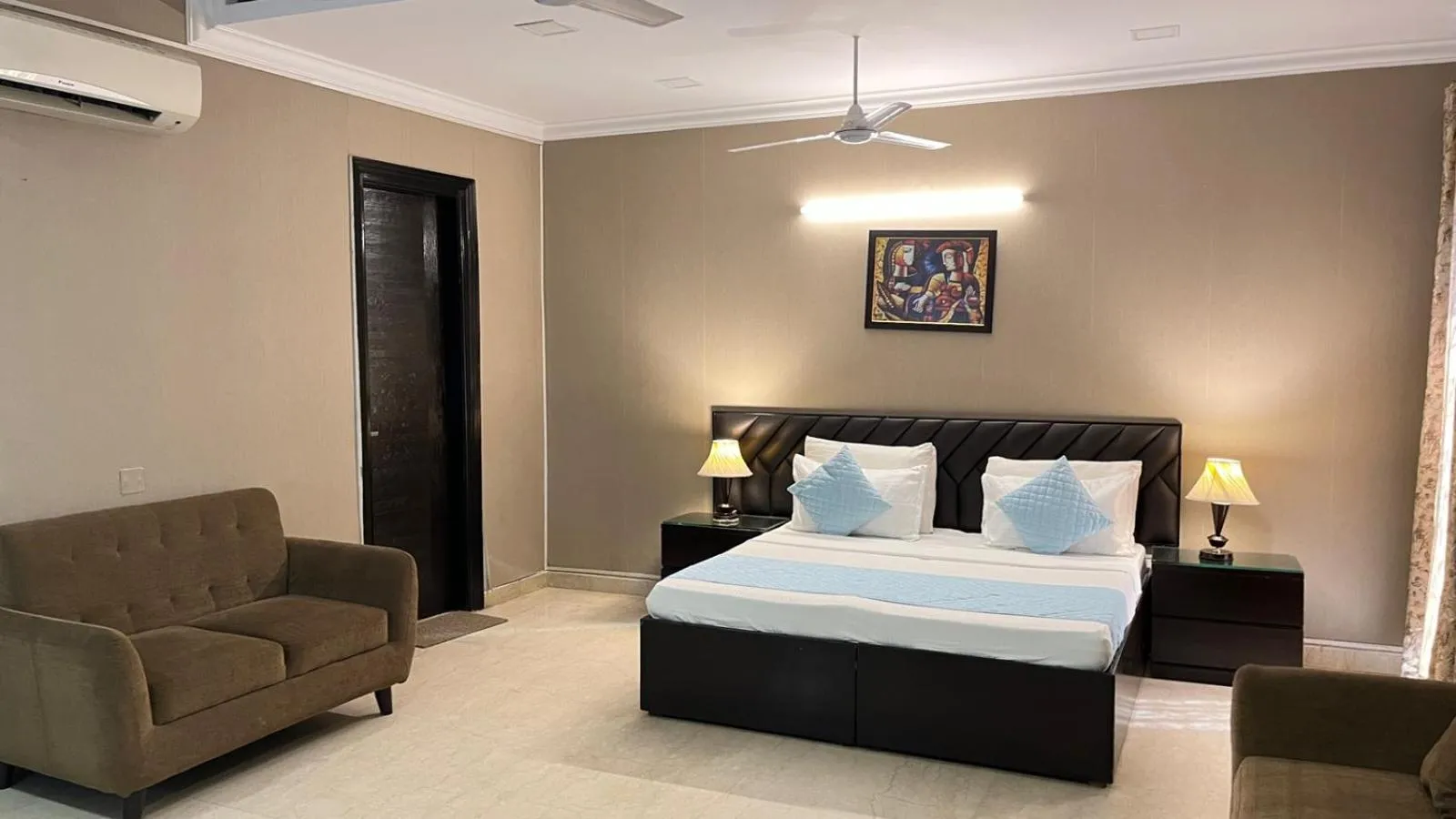 Bed in Abode Residency near USA Embassy Delhi Safdarjung Enclave New Delhi