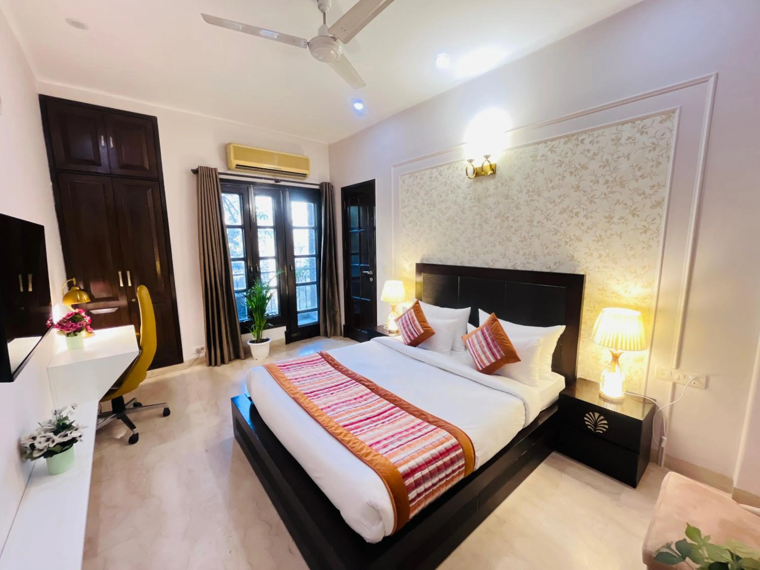 Bed in Abode Residency near USA Embassy Delhi Safdarjung Enclave New Delhi