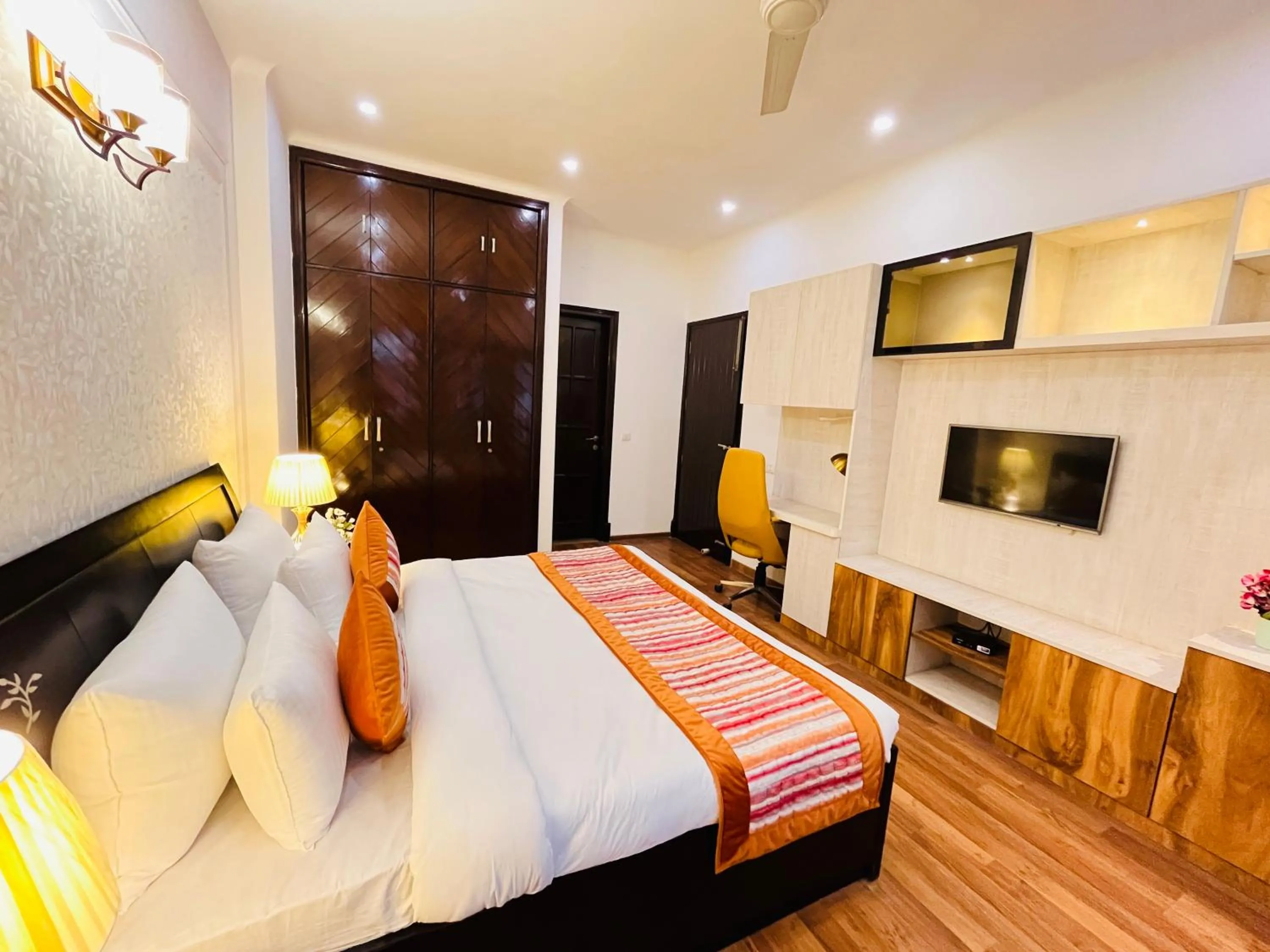 Bed in Abode Residency near USA Embassy Delhi Safdarjung Enclave New Delhi