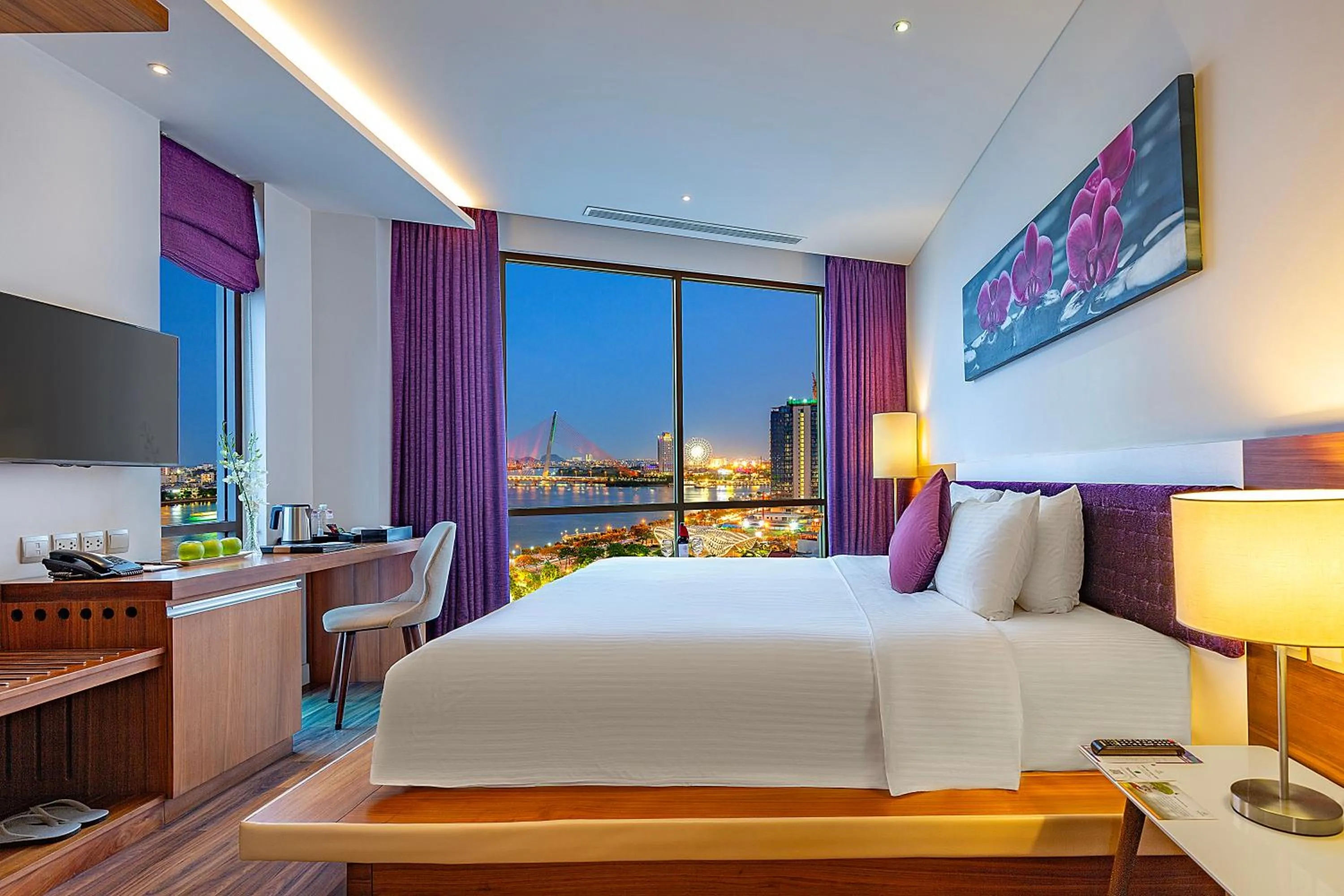 Photo of the whole room, Bed in Vanda Hotel