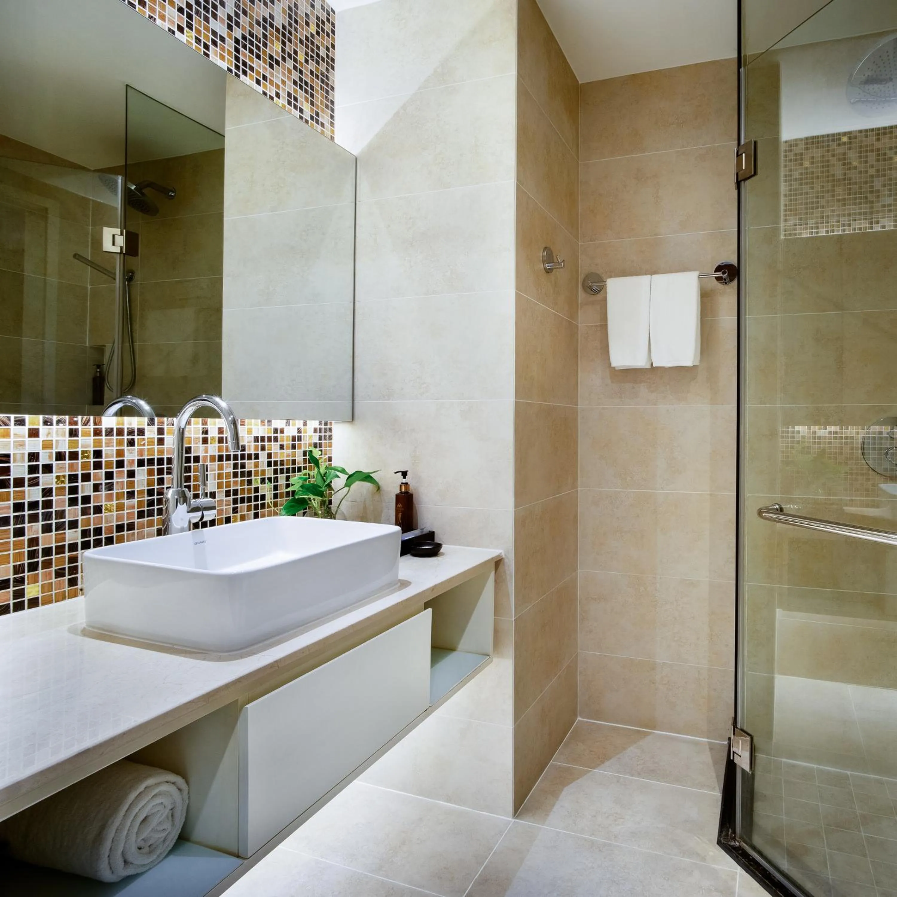 Shower in Vanda Hotel