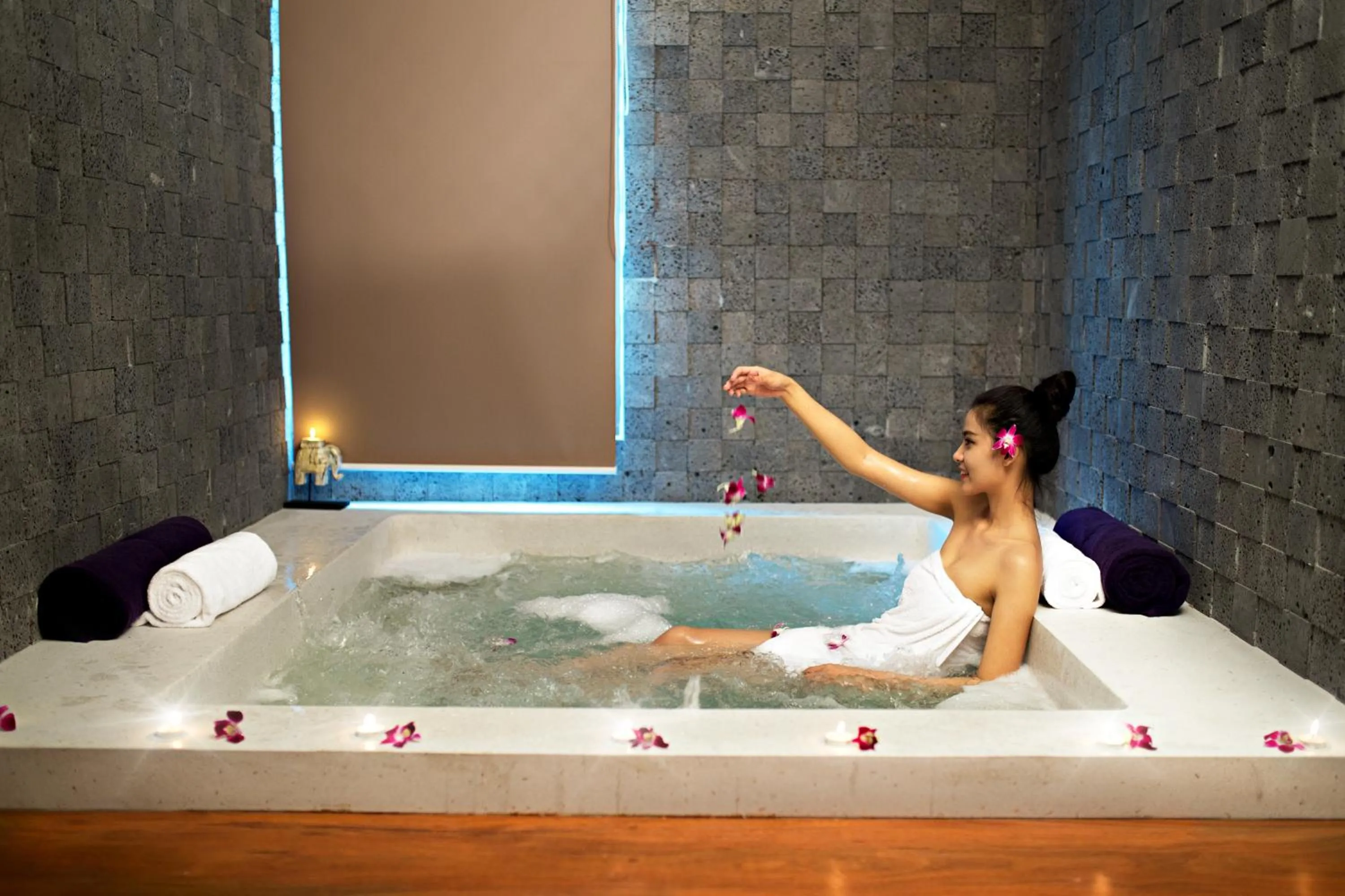 Hot Tub in Vanda Hotel