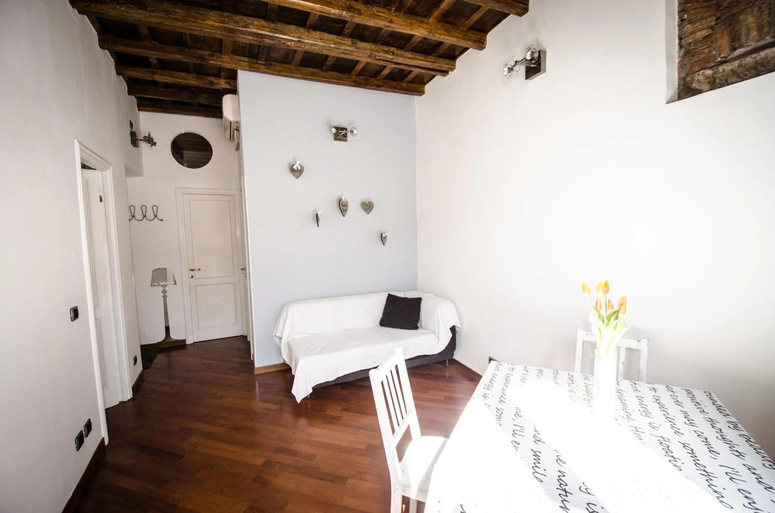 Living room, Bed in Scent Of Trastevere