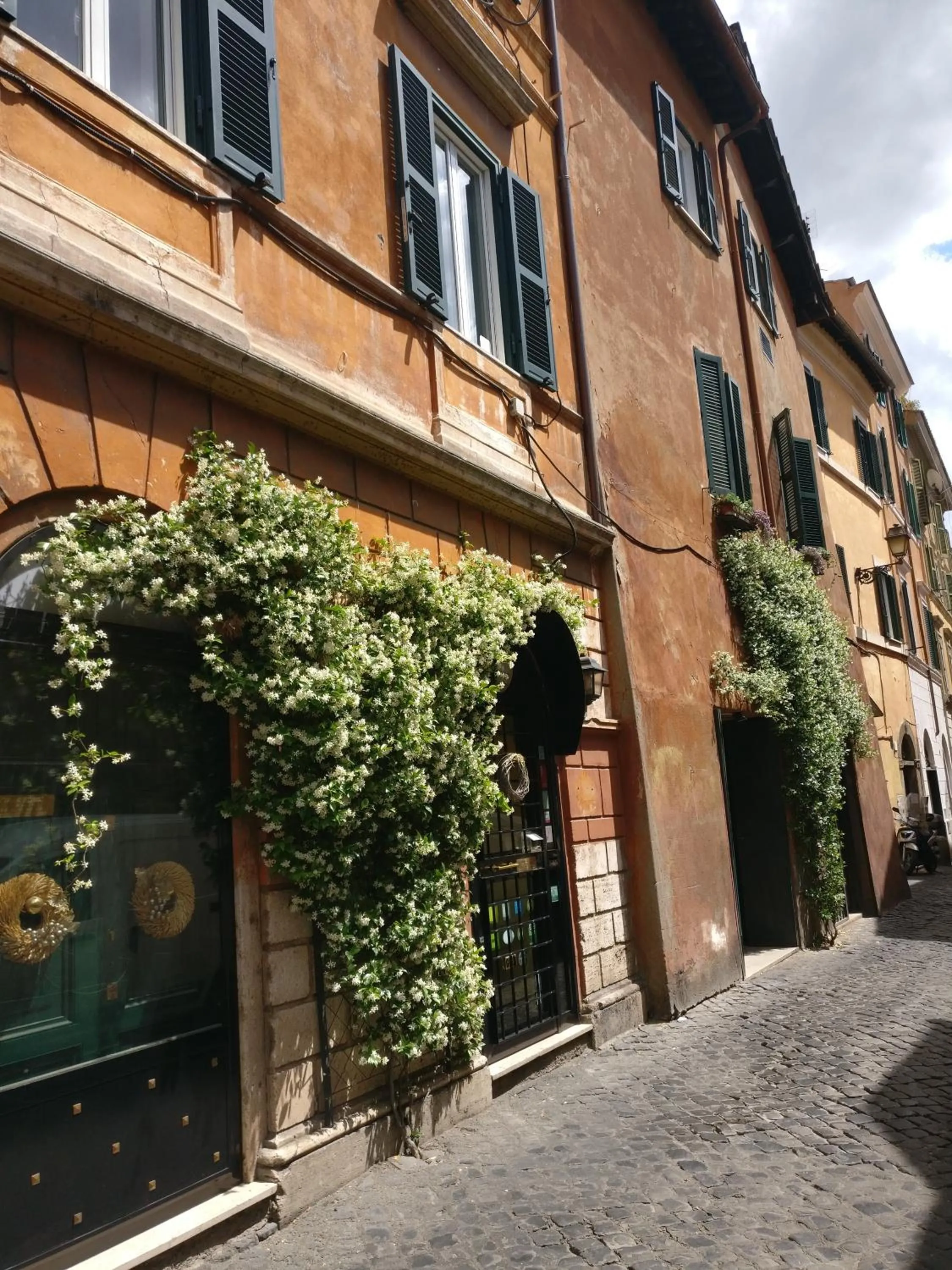 Property building in Scent Of Trastevere