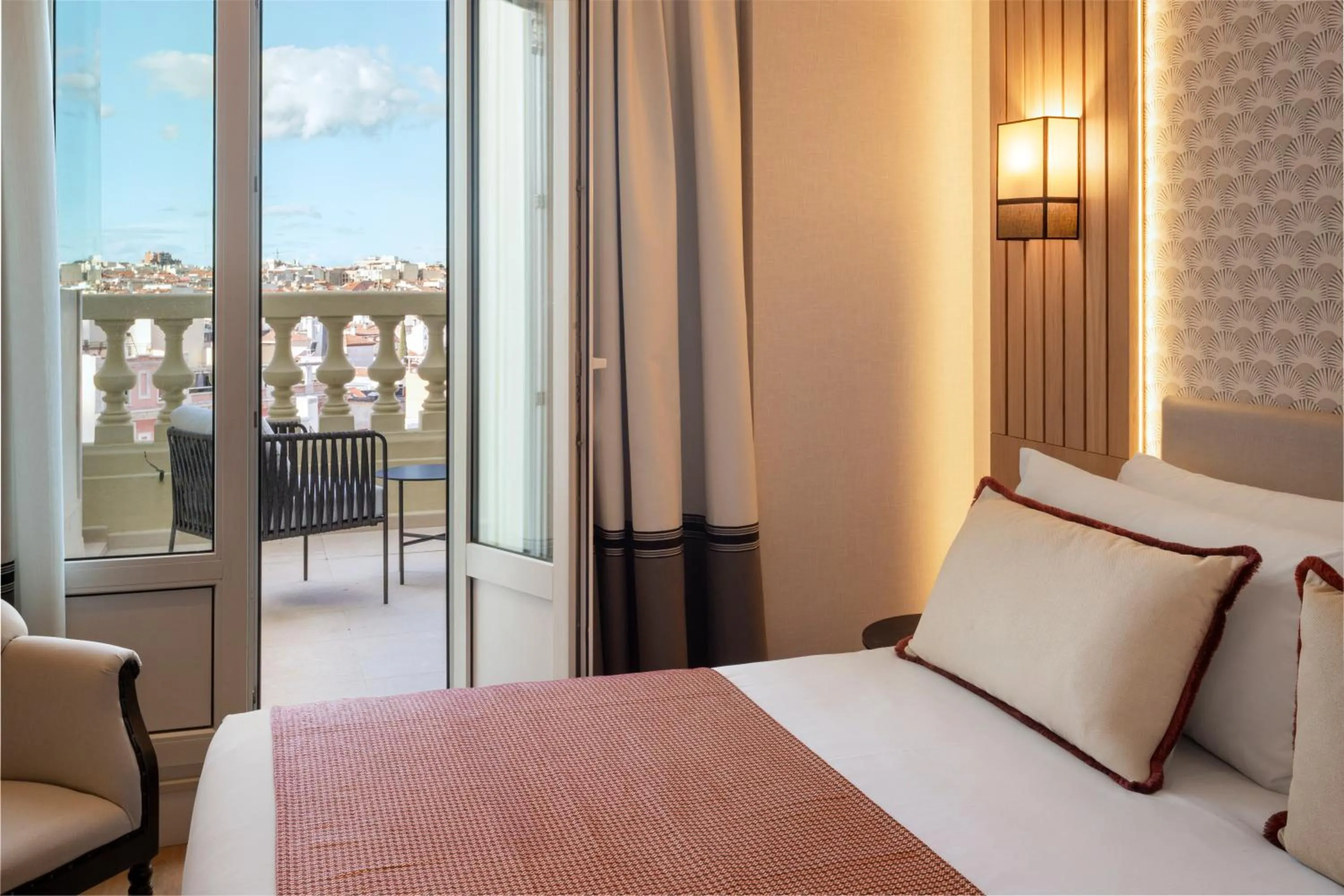 Bed in Catalonia Plaza España Hotel & Spa