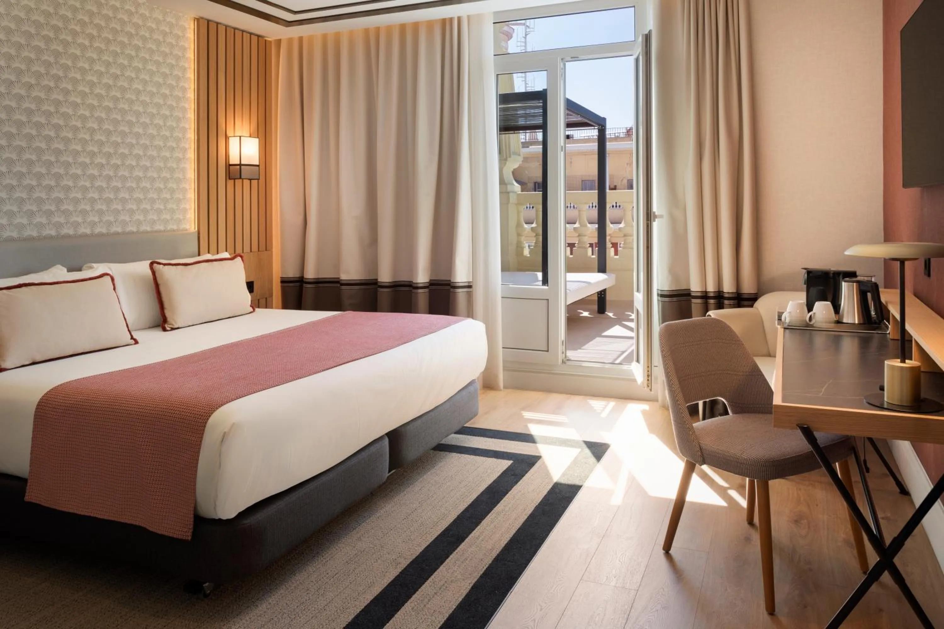 Bed in Catalonia Plaza España Hotel & Spa