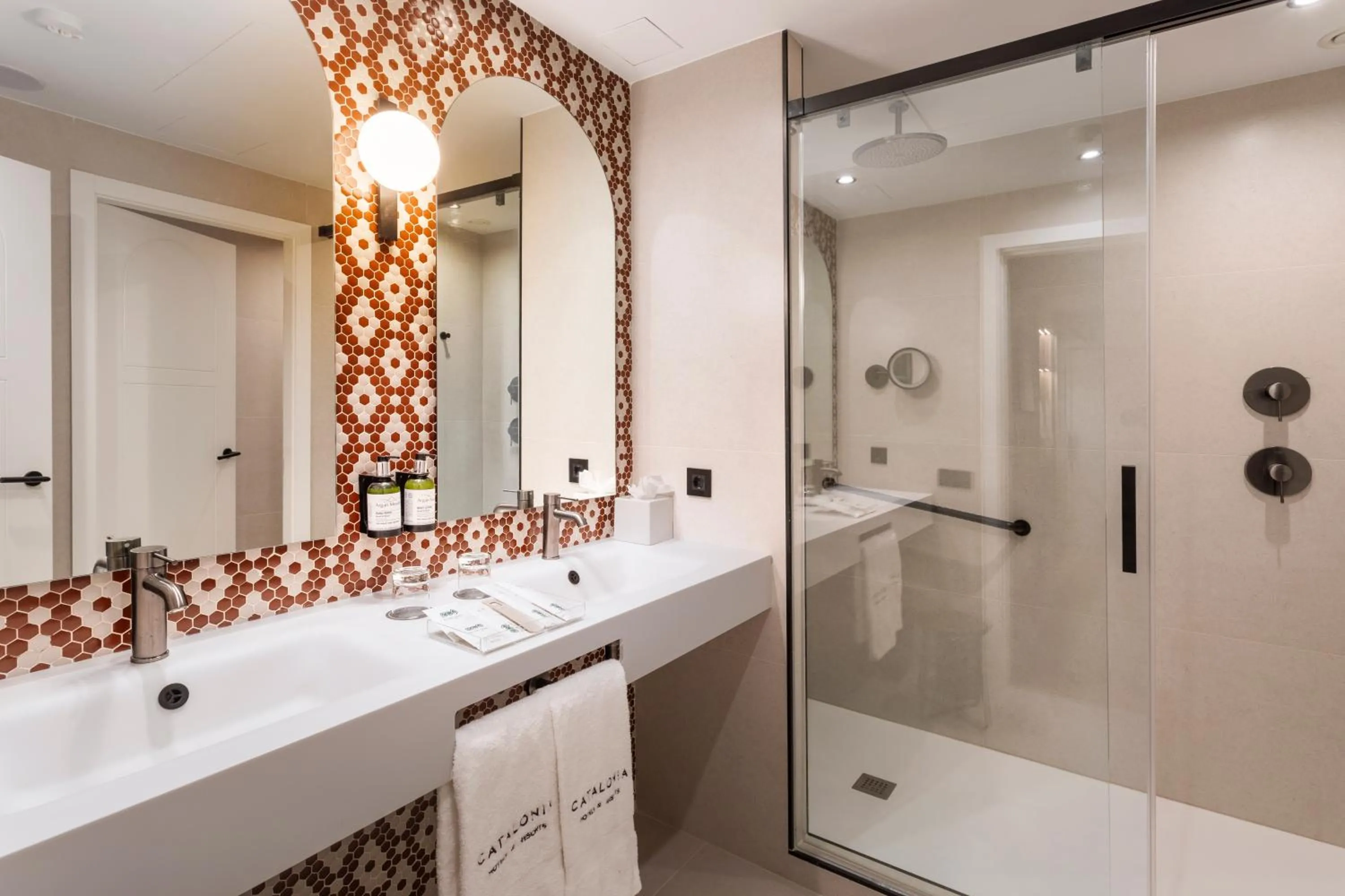 Shower in Catalonia Plaza España Hotel & Spa