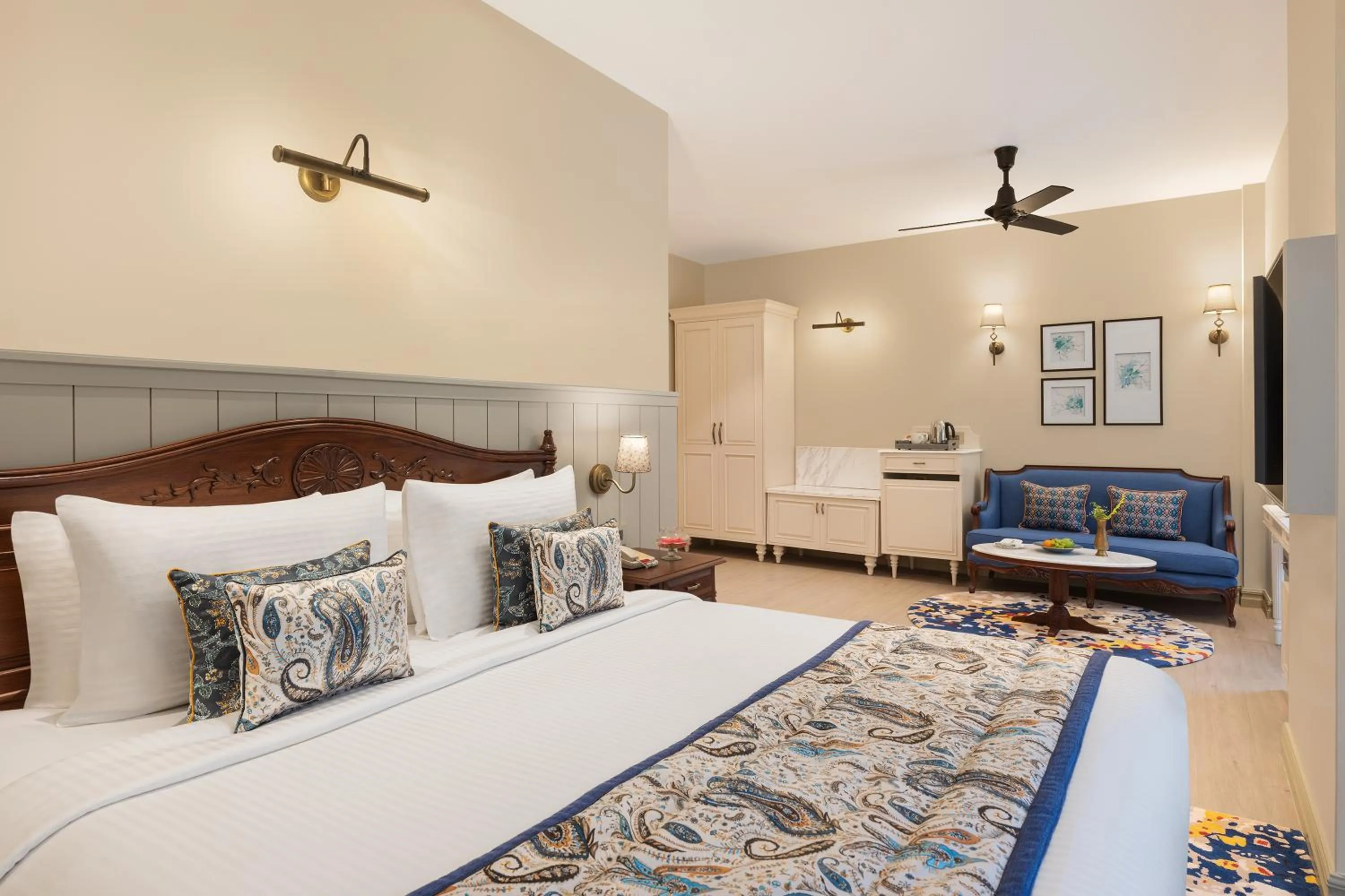 Bedroom, Bed in Naukuchia House, Naukuchiatal - IHCL SeleQtions