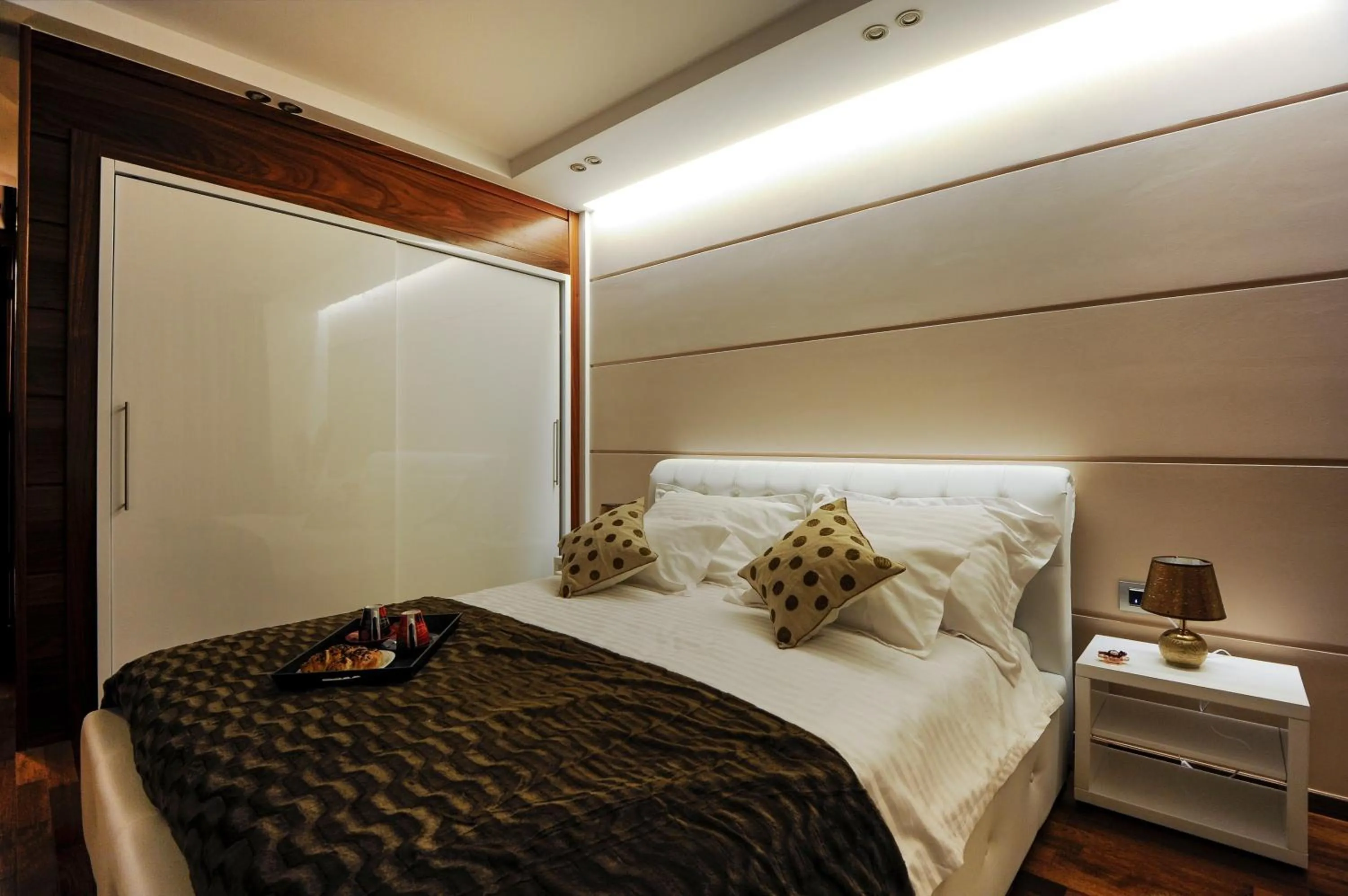 Bed in Main Street Studio and Rooms