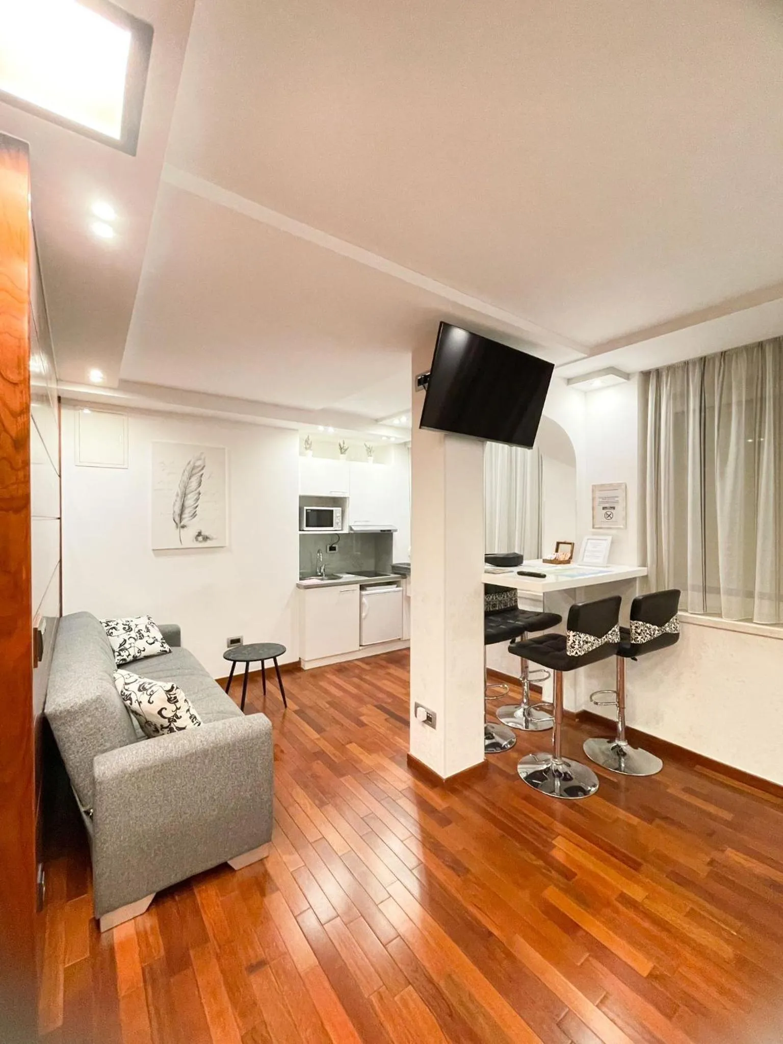 Main Street Studio and Rooms
