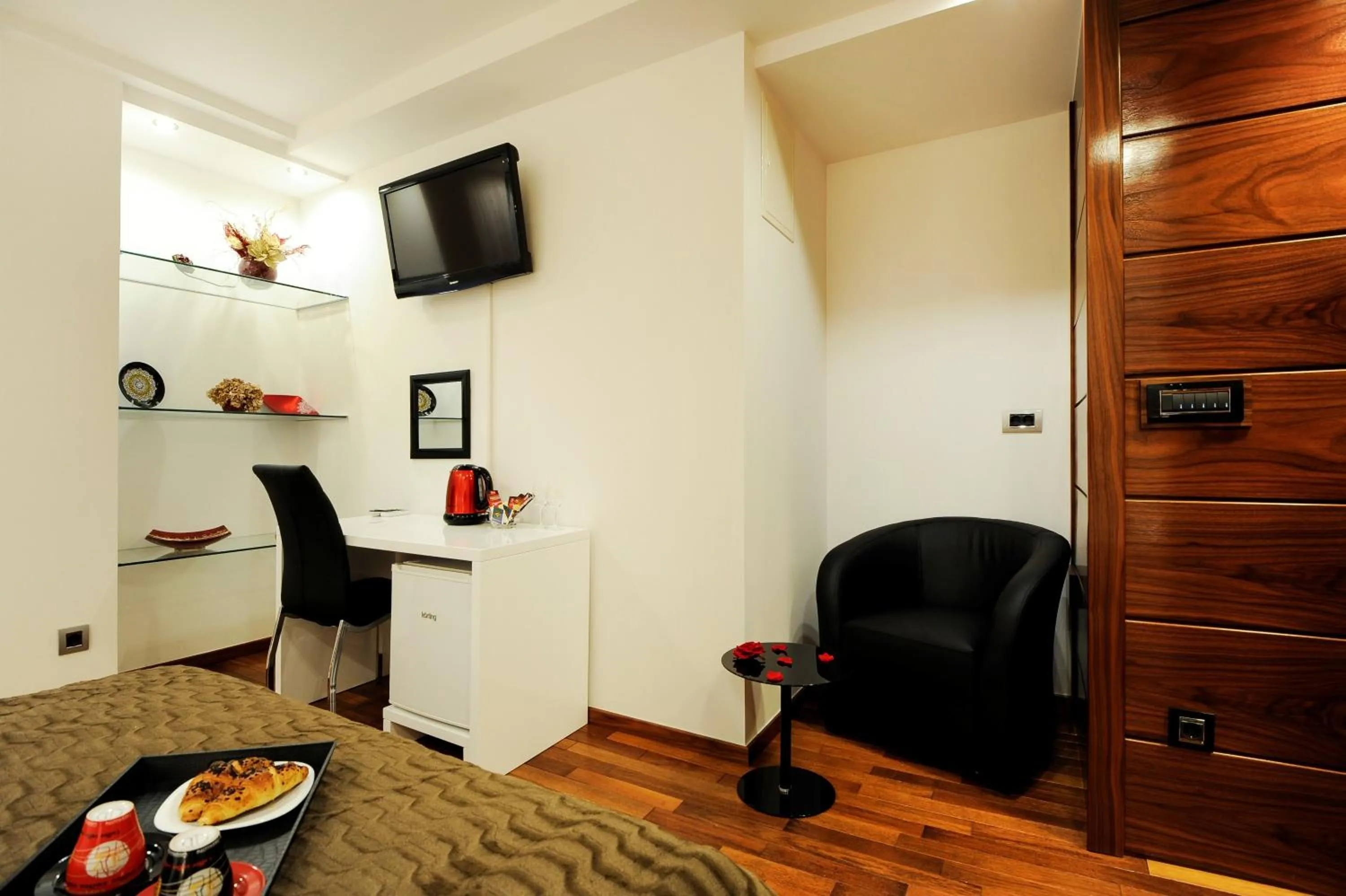 Seating area in Main Street Studio and Rooms