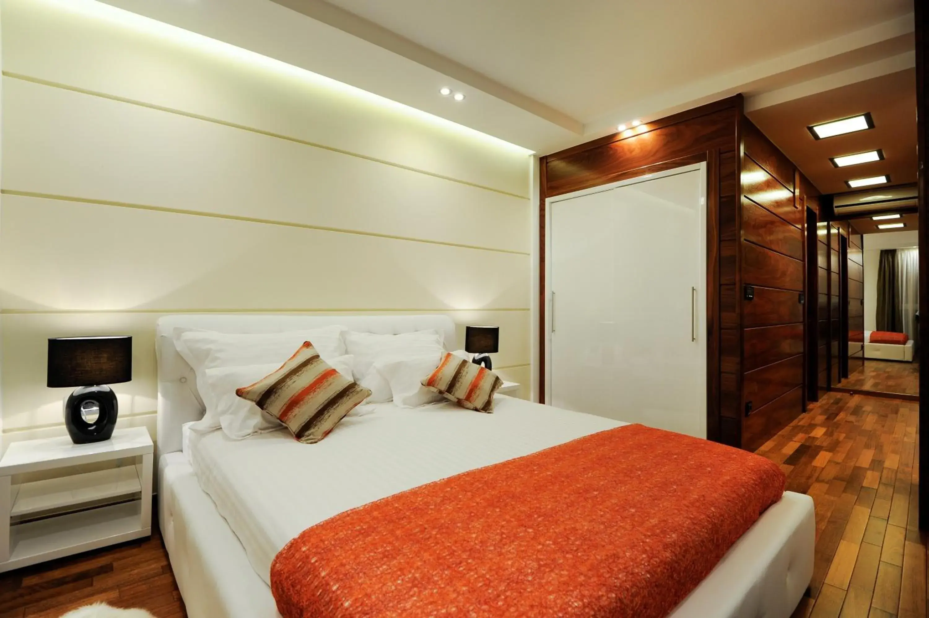 Deluxe Double Room with Shower in Main Street Studio and Rooms Deluxe Double Room with Shower in Main Street Studio and Rooms
