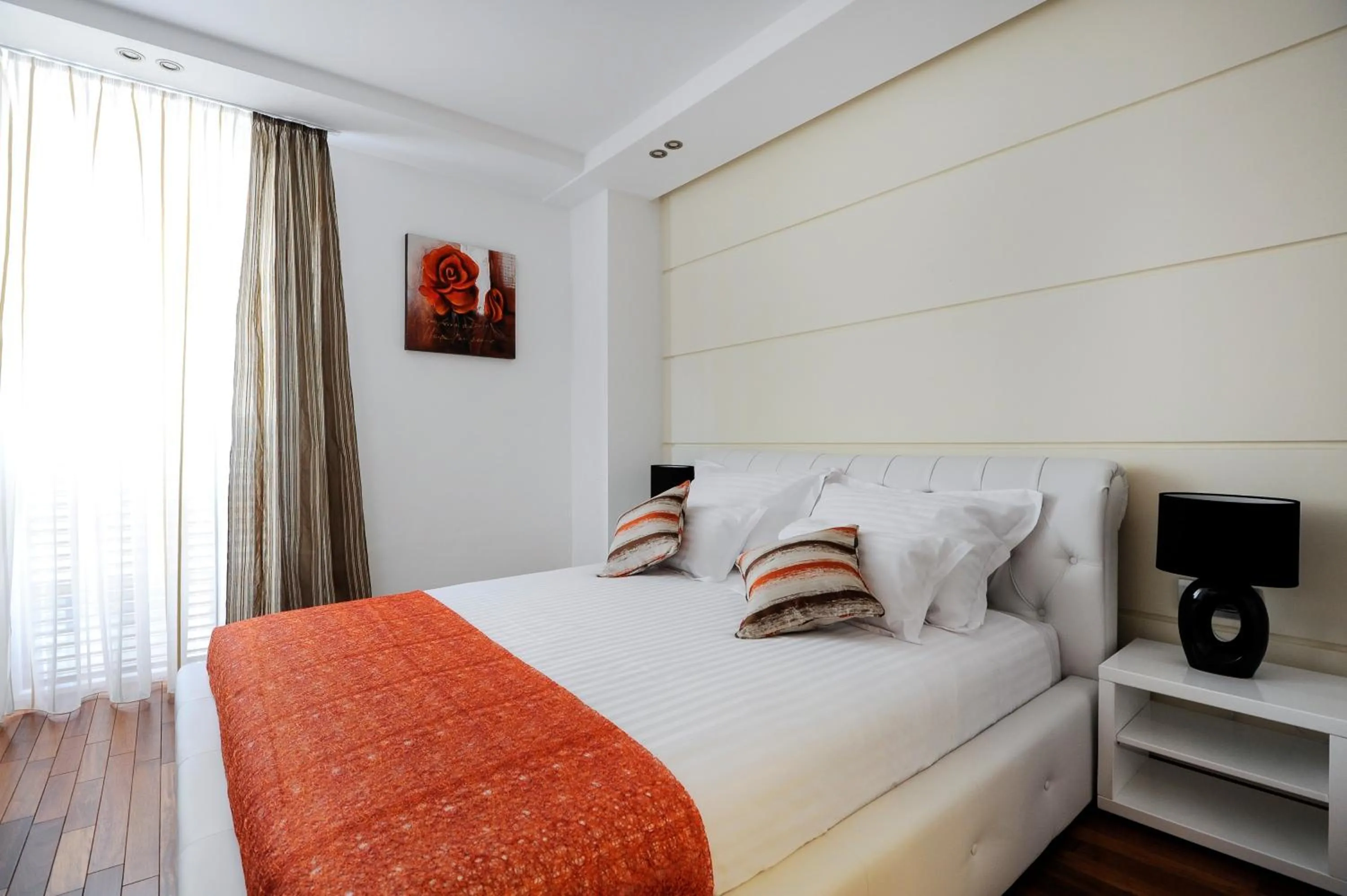 Bed in Main Street Studio and Rooms