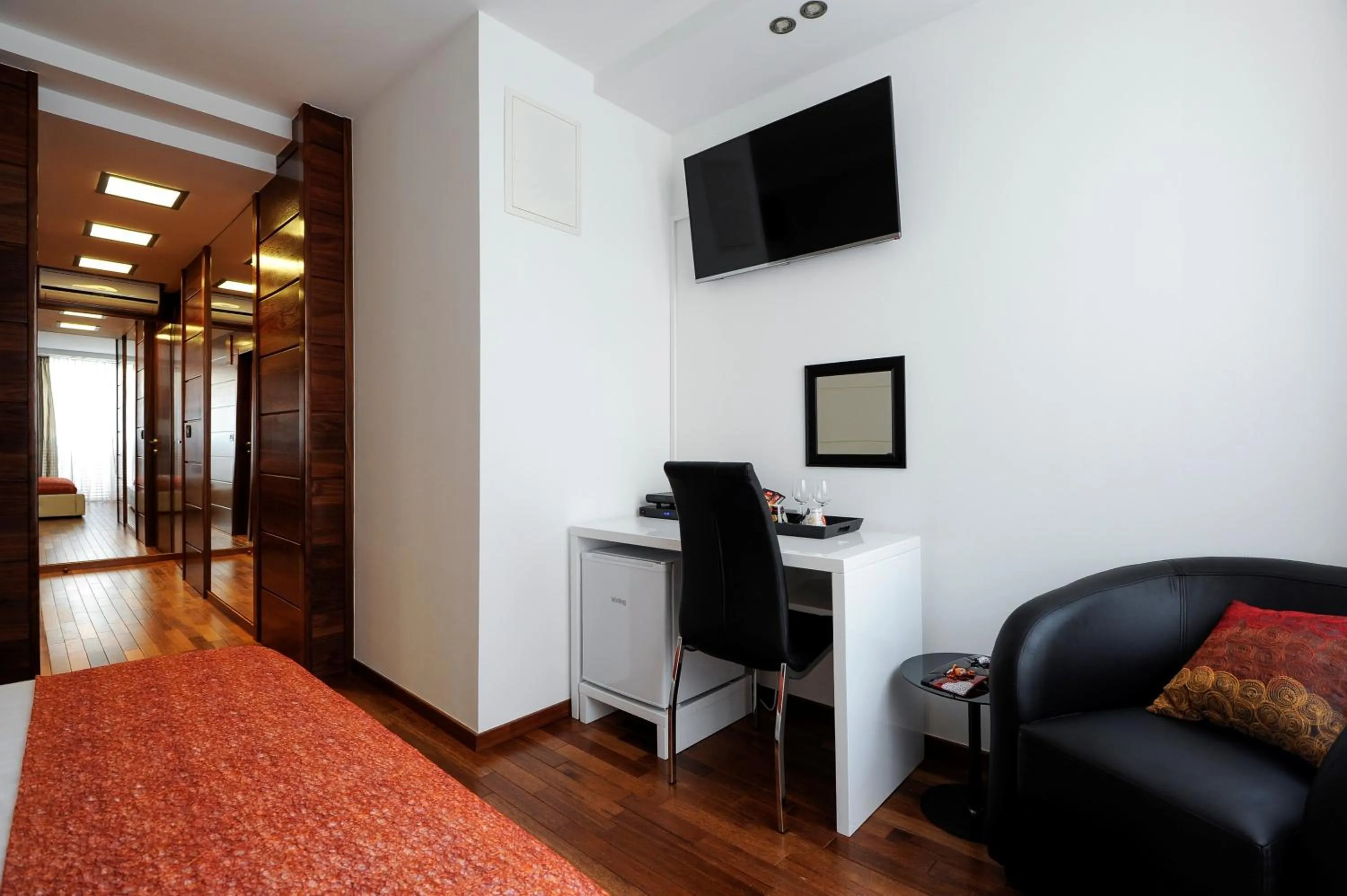 TV and multimedia in Main Street Studio and Rooms