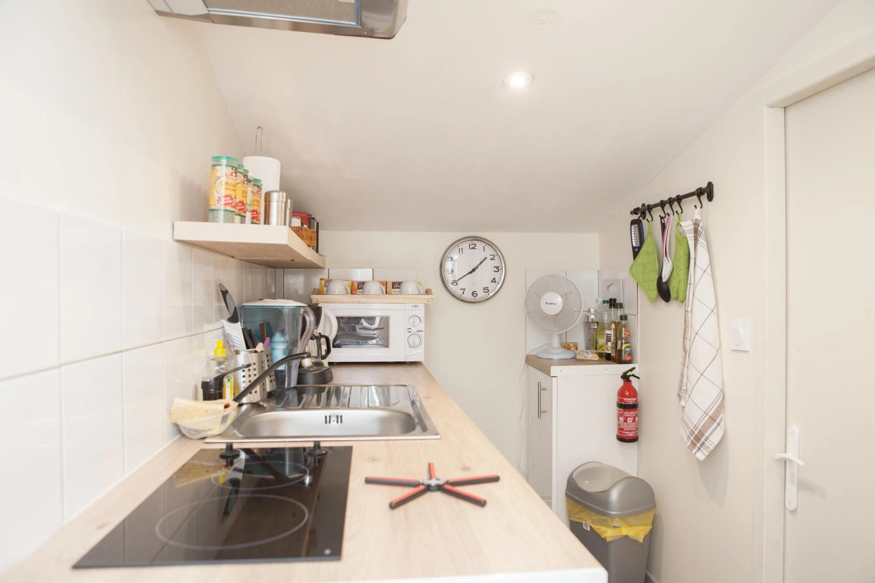 Coffee/tea facilities in Spacious 2-Bedroom Family Duplex with Free Parking and Netflix