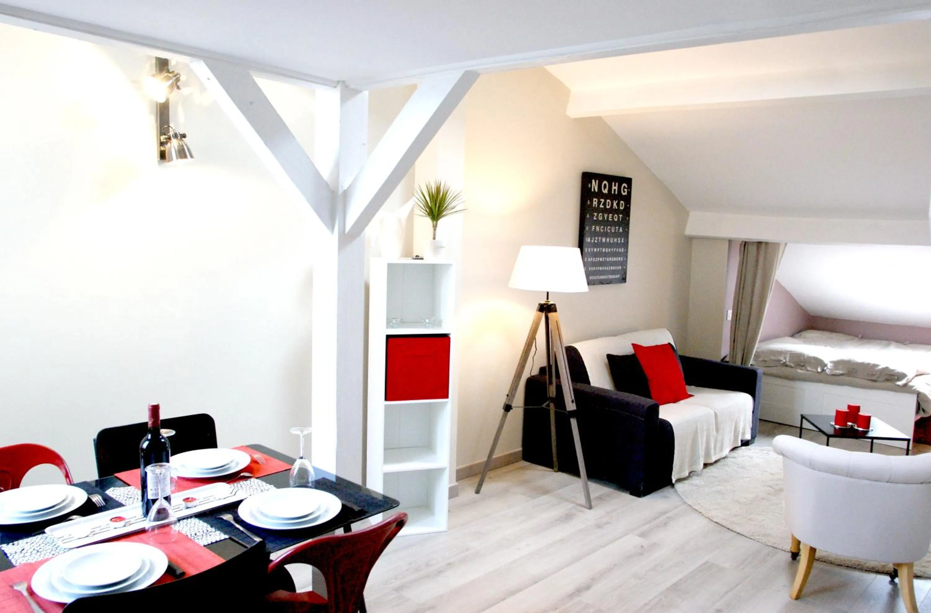 Duplex Apartment in Spacious 2-Bedroom Family Duplex with Free Parking and Netflix