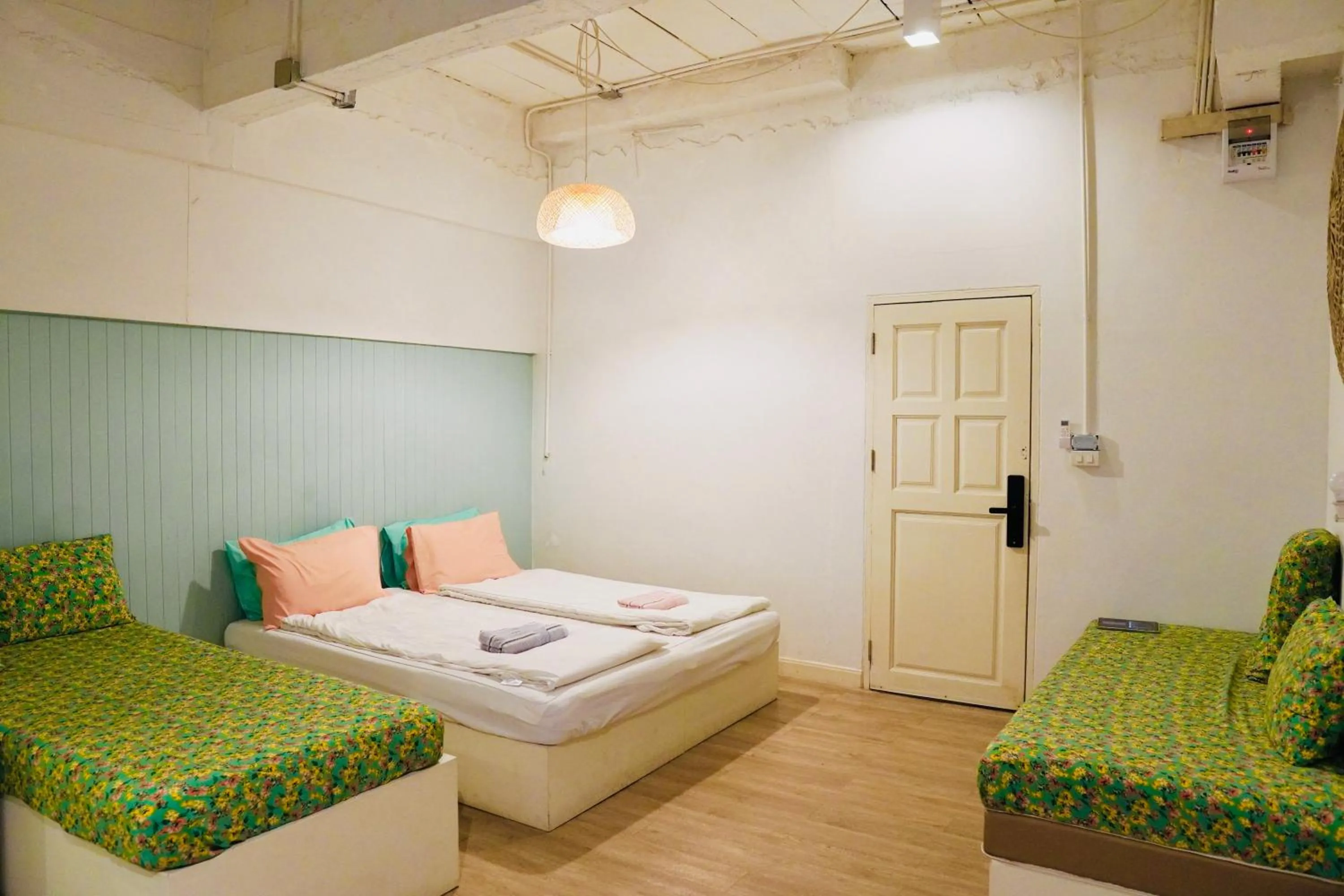 Bed in The Local Khaosan Bangkok Hotel