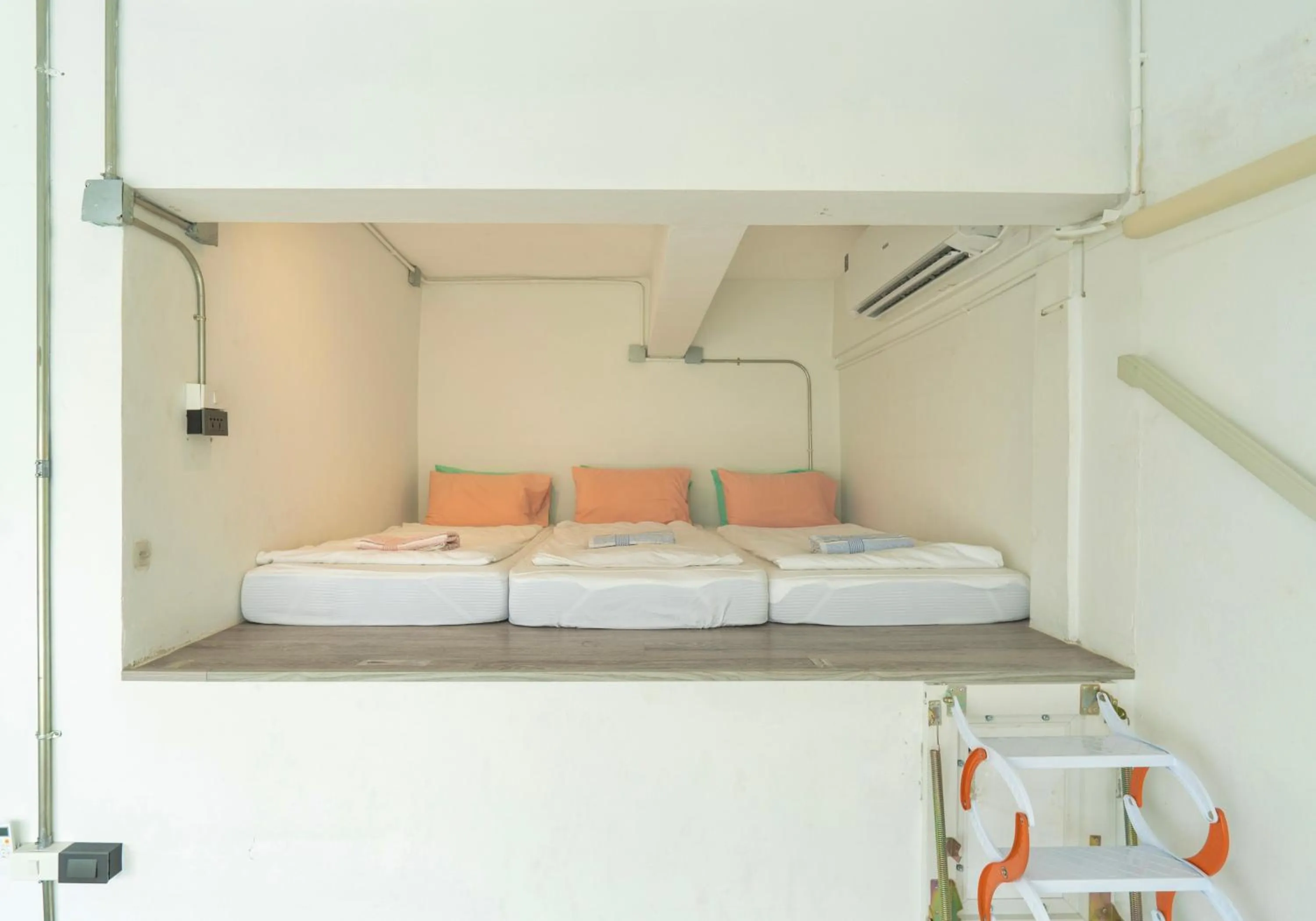 Bed in The Local Khaosan Bangkok Hotel