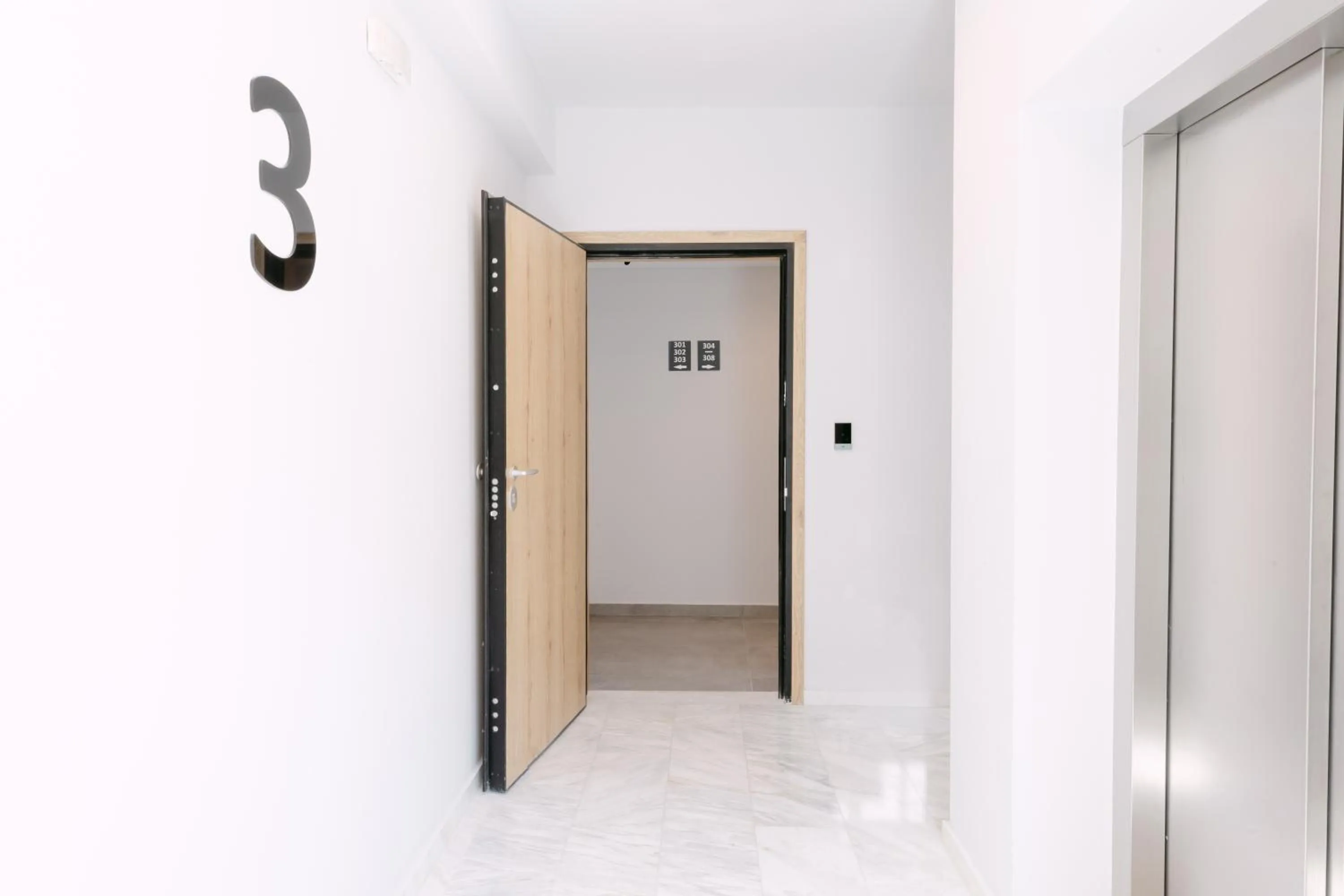 elevator in 11 Reasons Why Metaxourgeio