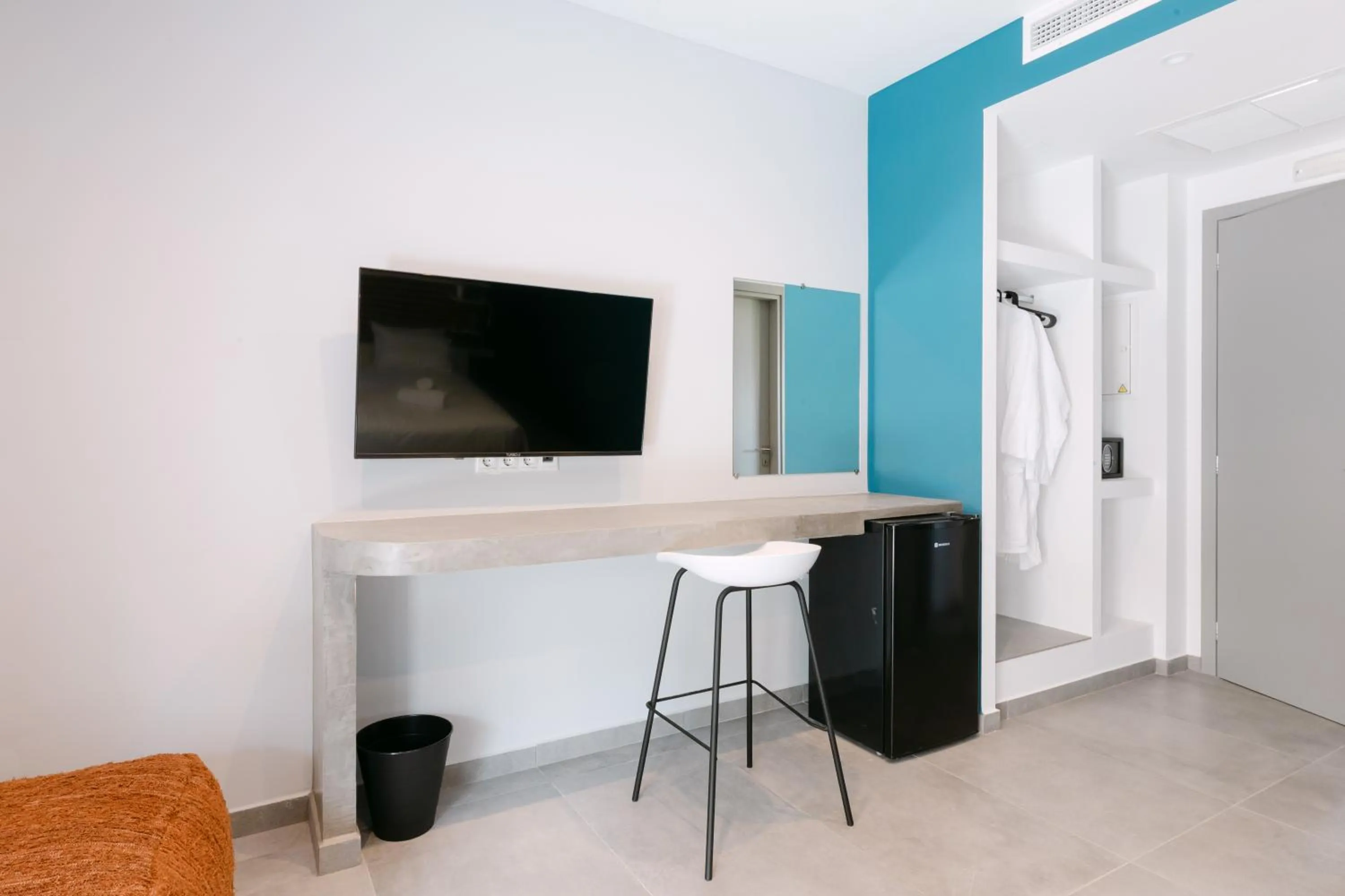 TV and multimedia in 11 Reasons Why Metaxourgeio