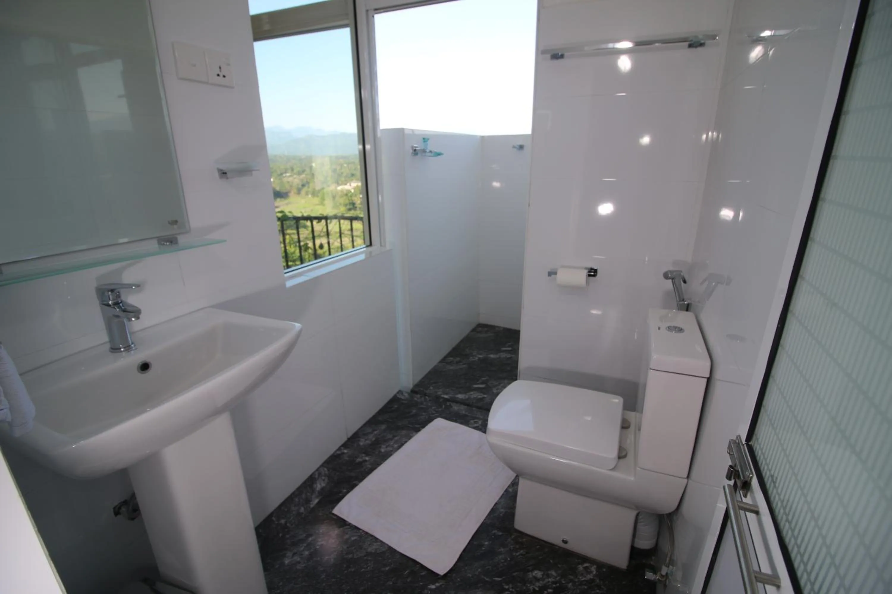 Toilet in Villa Arunalu Kandy